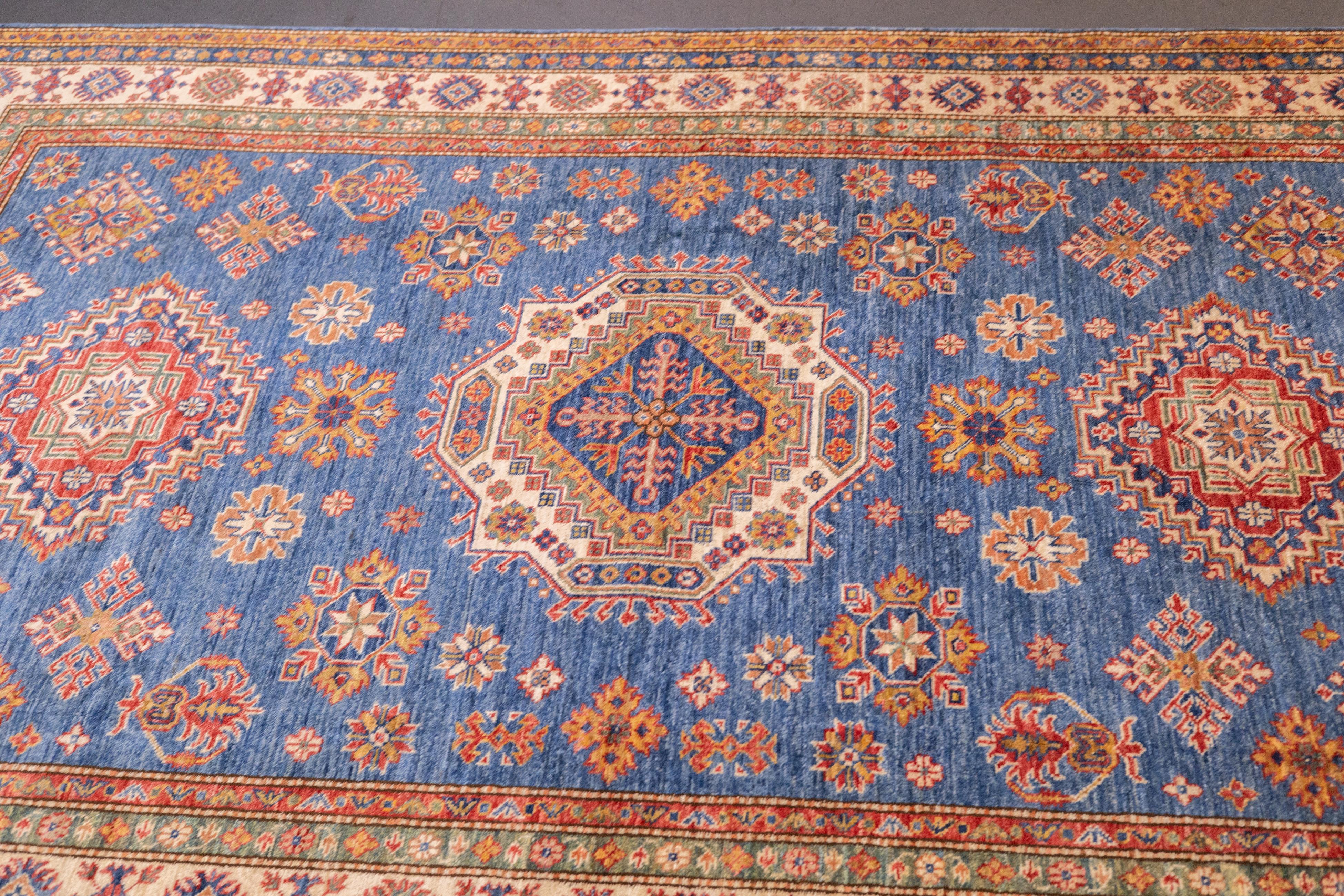 PAK Kazak Rug 5'9'' x 8'3'' In New Condition For Sale In New York, NY
