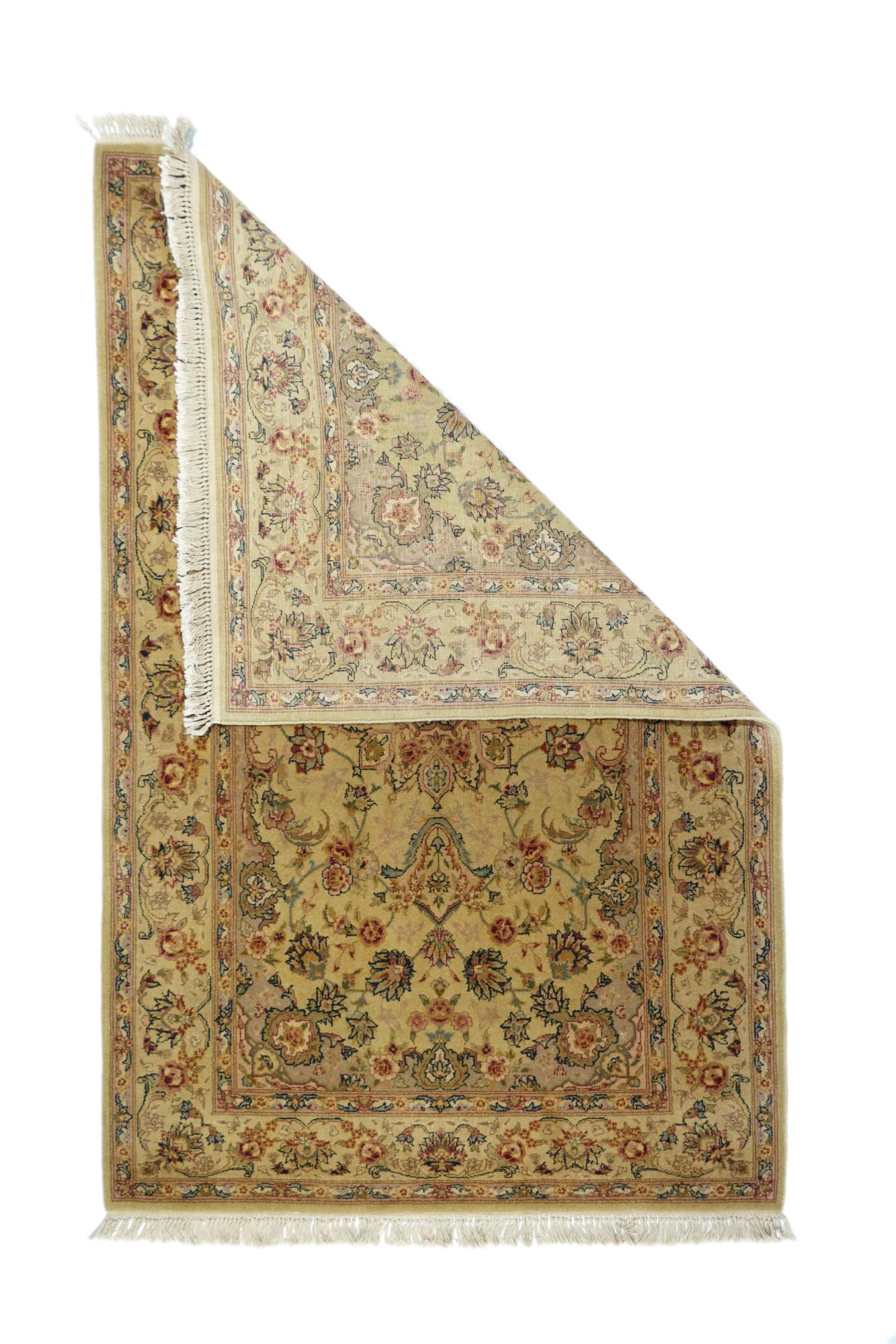 PAK Persian Tabriz Design Rug 3'9'' x 5'9''. Un médaillon central rond à palmettes à 16 pointes, avec des pendentifs en escuteon, domine le sous-champ en paille, avec un motif de palmettes rapproché vers les extrémités. Les coins verts se rejoignent