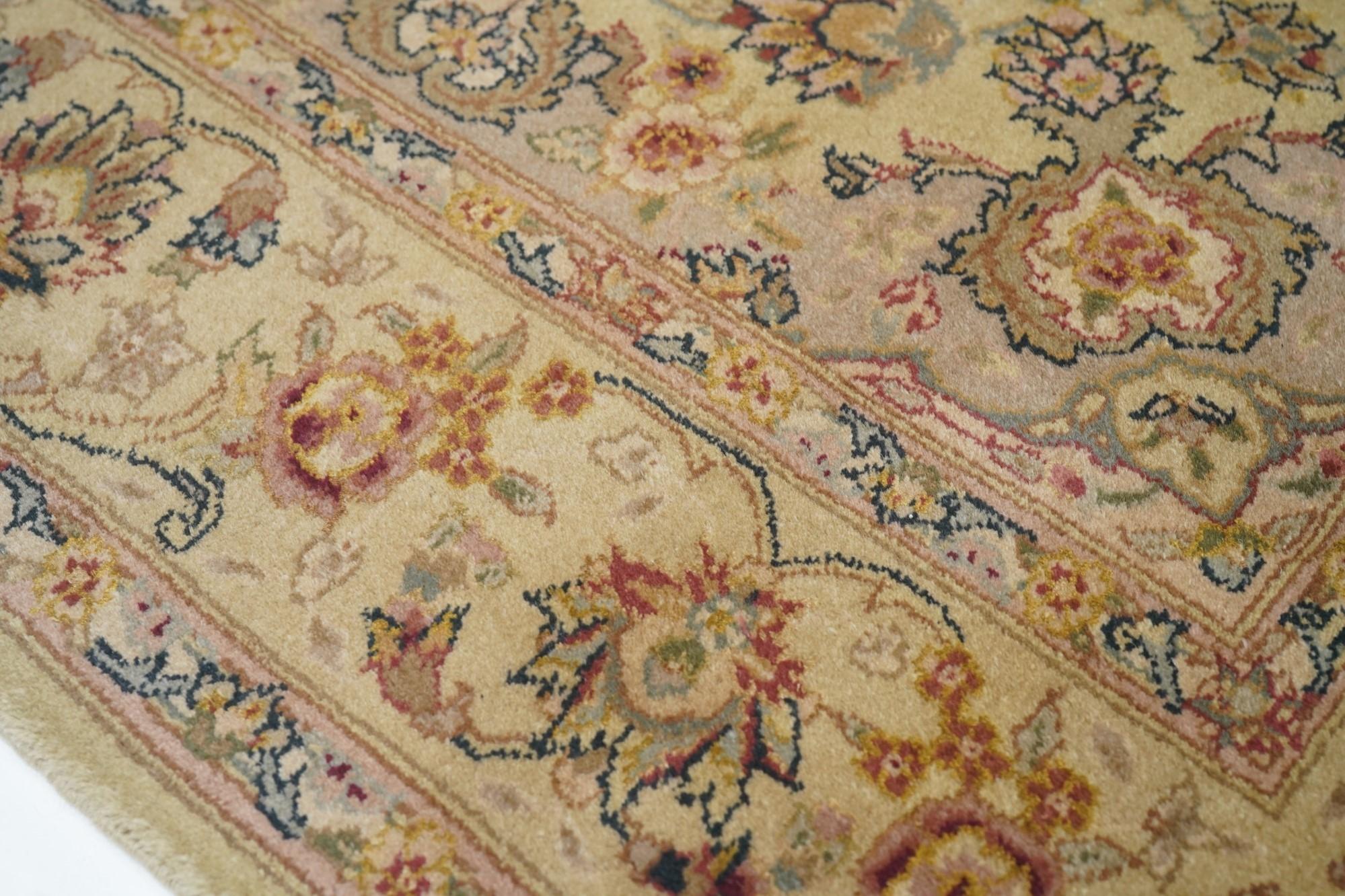 XXIe siècle et contemporain Tapis persan Tabriz à motifs 3'9'' x 5'9'' en vente