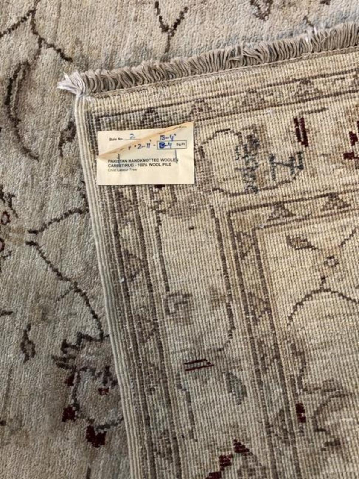 Teppich aus pakistanischer Wolle - 2,11' 4,7' (Persisch) im Angebot