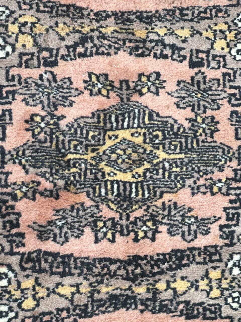 Bobyrug’s pretty small vintage Pakistani rug For Sale 7