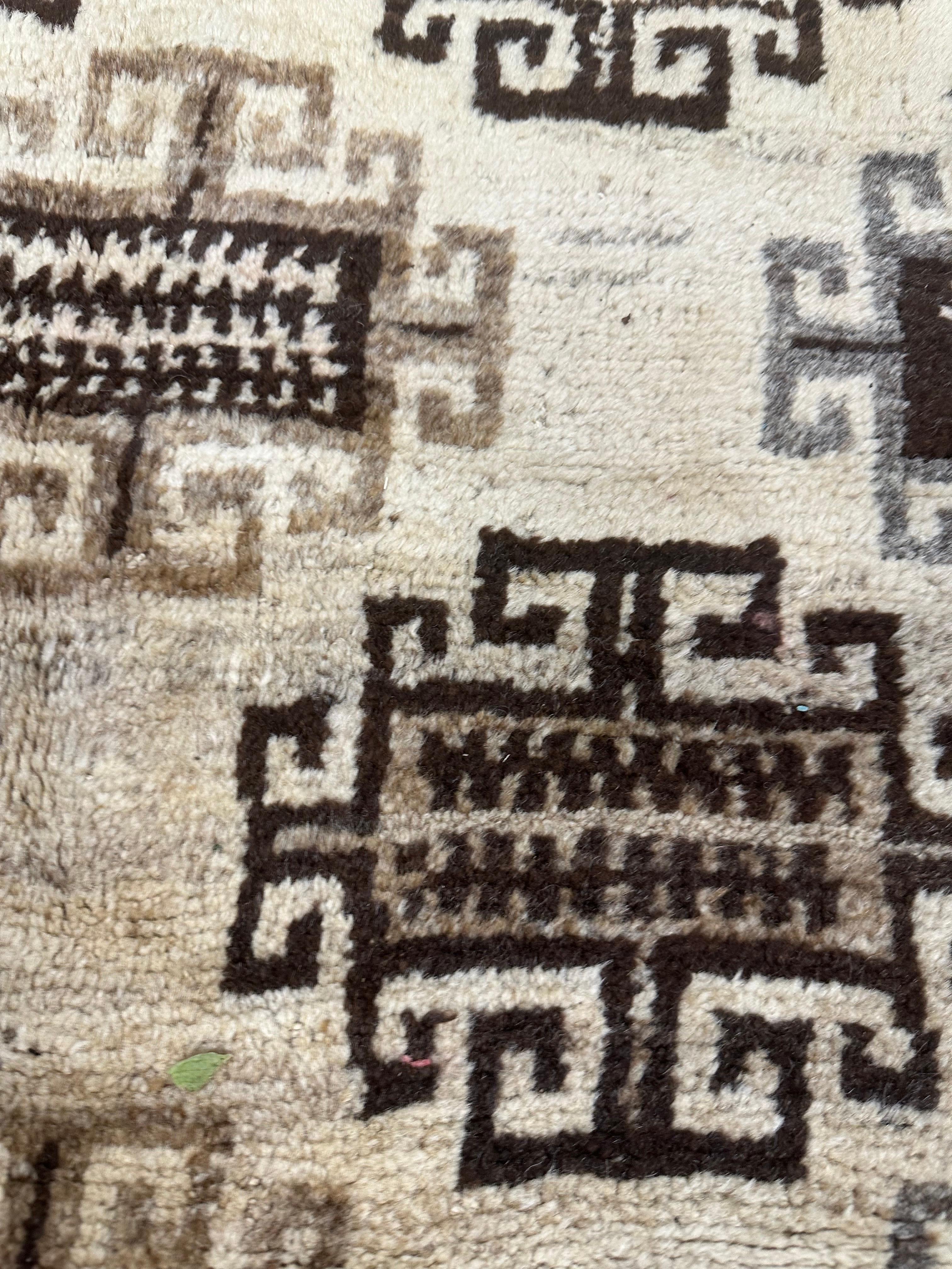Tapis ancien pakistanais, noué à la main, 19e siècle Bon état - En vente à Savannah, GA