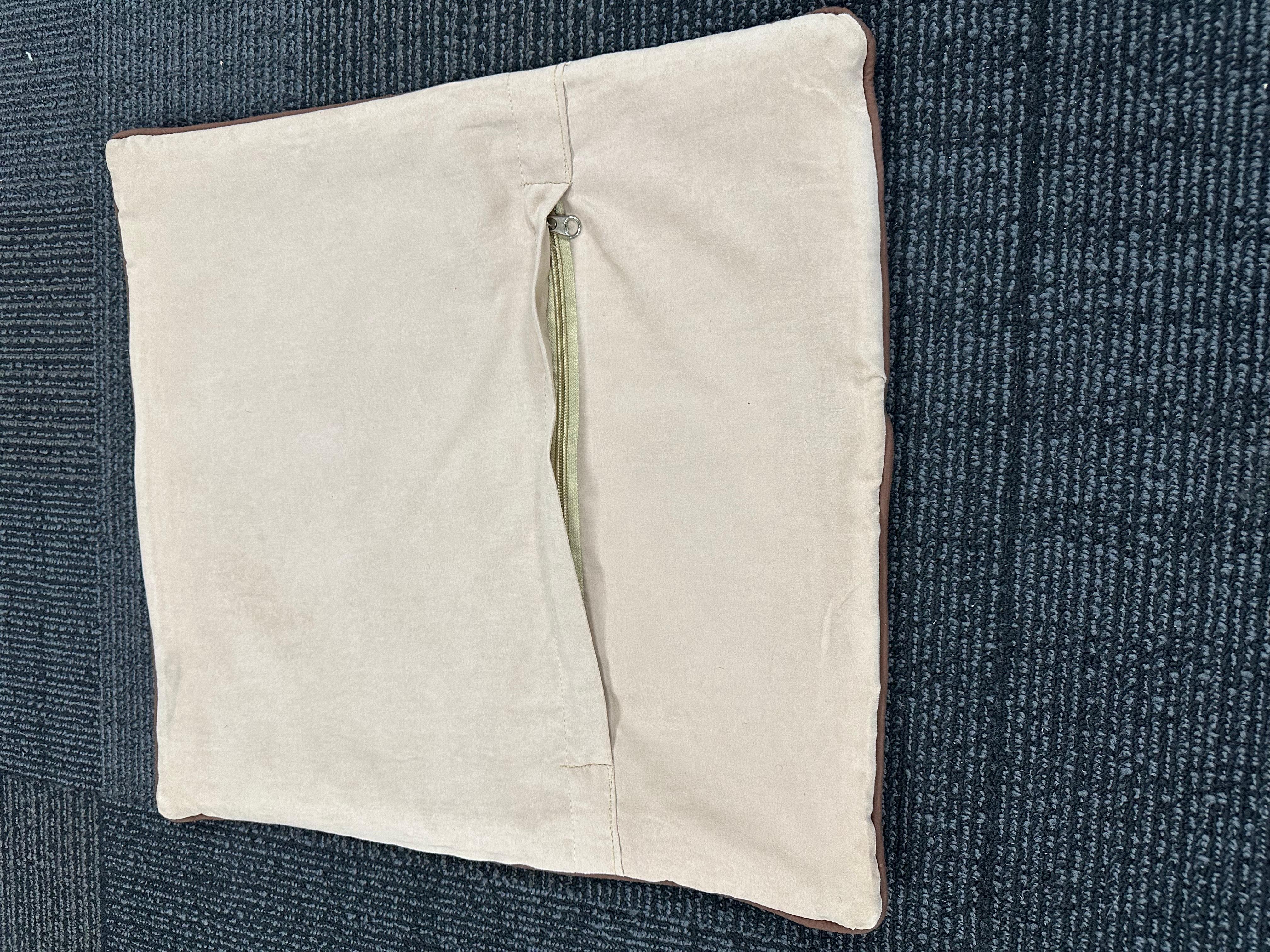 Pakistanischer Hand Made Milam-Kissenbezug, 20. Jahrhundert im Angebot 2