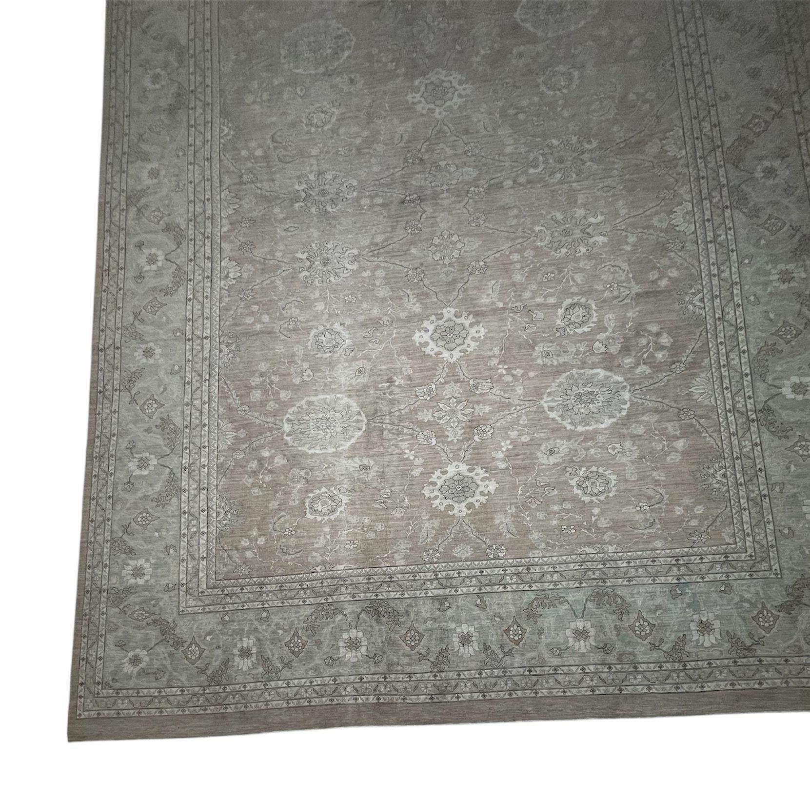 Pakistani Persian‑Style Sultanabad (Ziegler) Rug Hand‑Knotted Wool. Late 20th C. In Good Condition For Sale In Los Angeles, CA