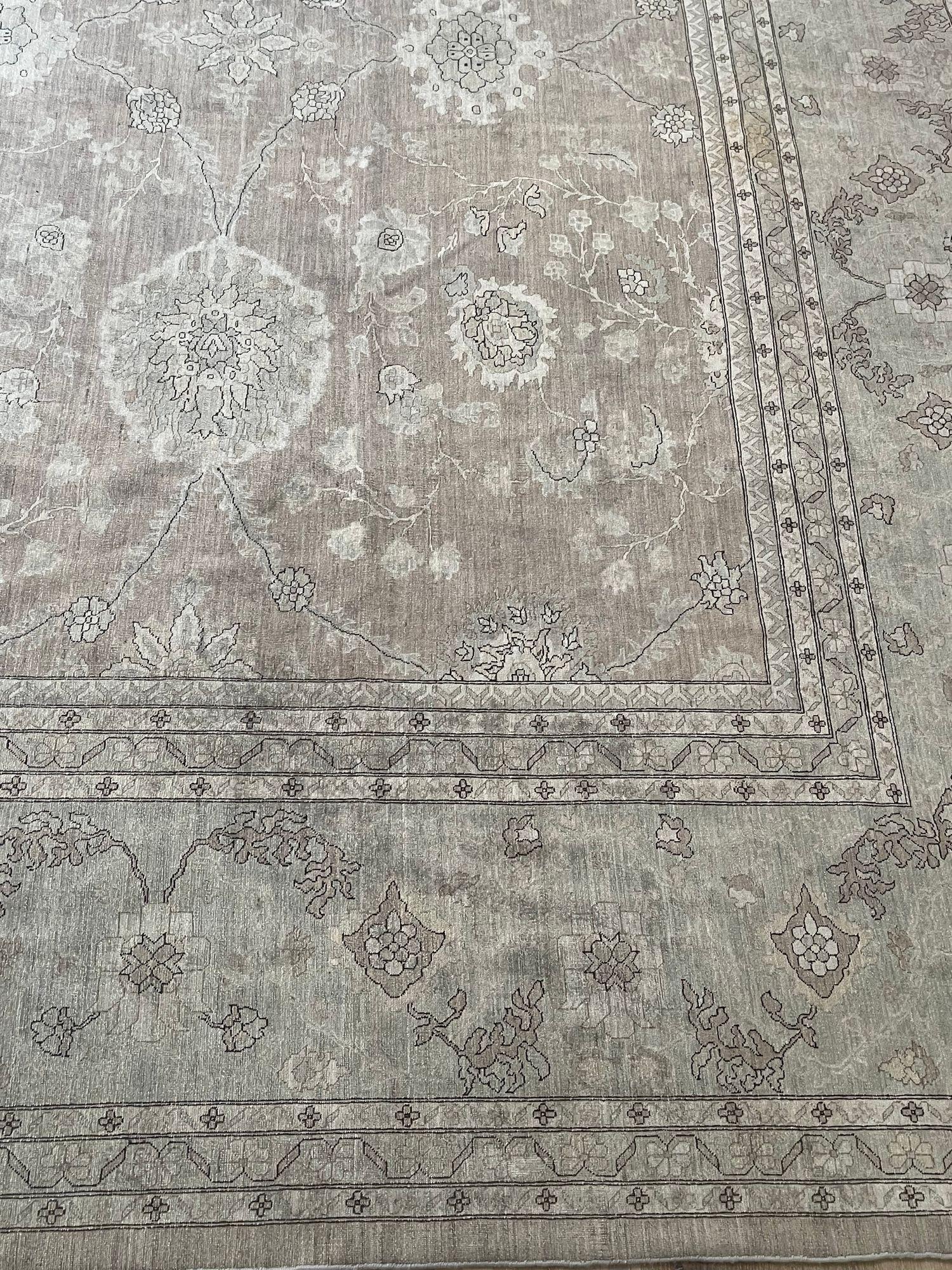 Pakistani Persian‑Style Sultanabad (Ziegler) Rug Hand‑Knotted Wool. Late 20th C. For Sale 1