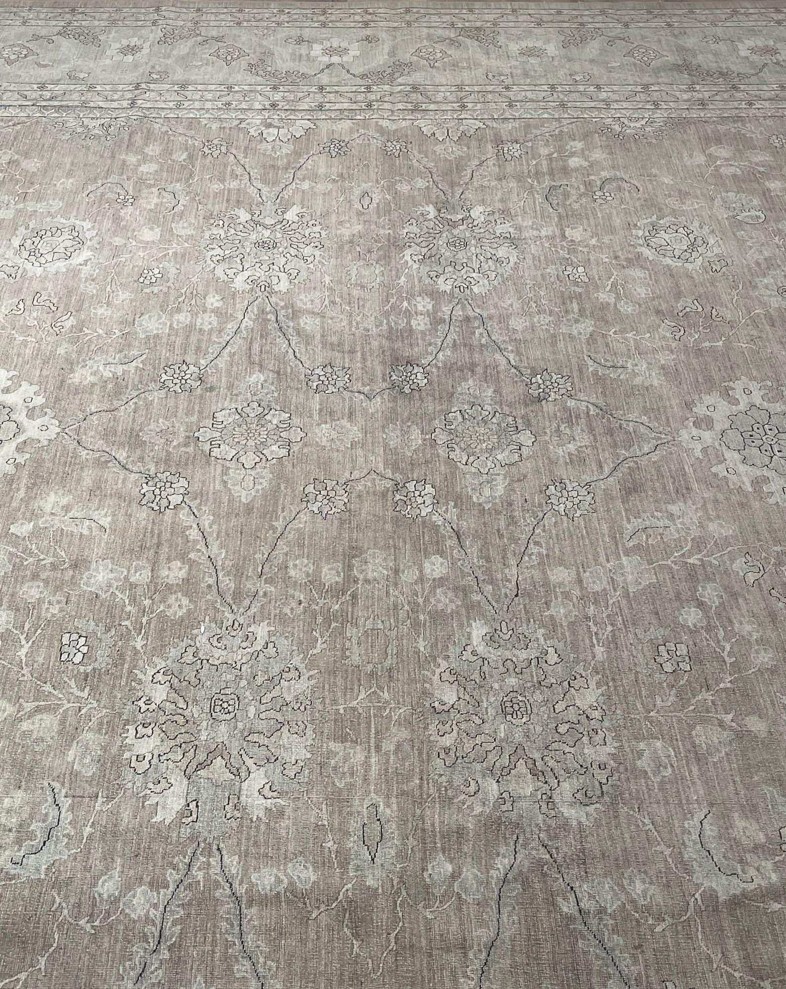 Pakistani Persian‑Style Sultanabad (Ziegler) Rug Hand‑Knotted Wool. Late 20th C. For Sale 2