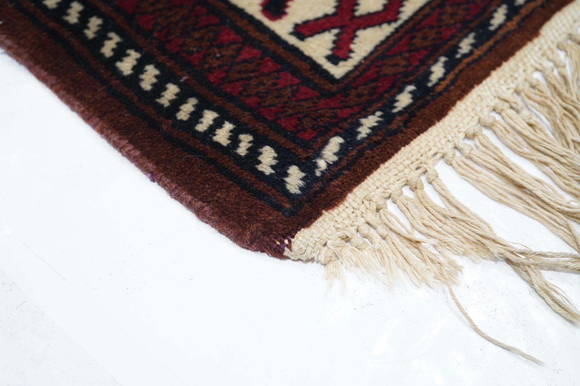 Pakistani Rug 3'2'' x 4'10'' In New Condition For Sale In New York, NY
