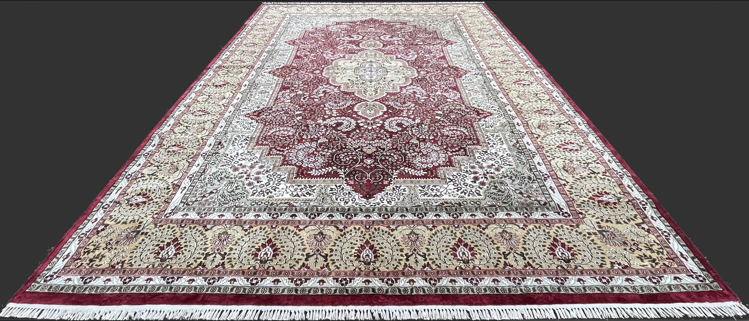 Pakistani Rug In Good Condition For Sale In RÉDING, FR