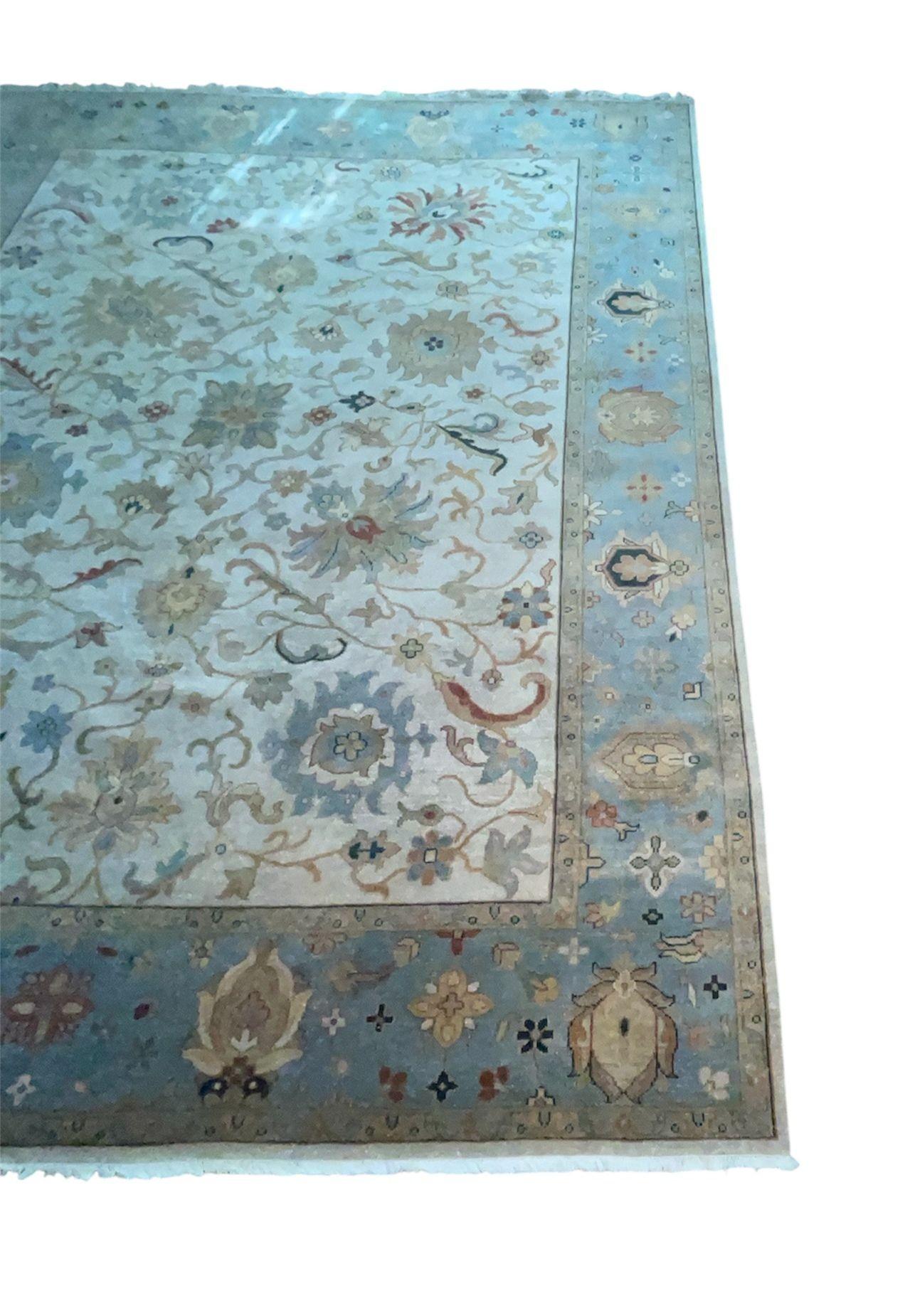 Tappeto pakistano Sultanabad (Ziegler) - Avorio e blu Lana annodata a mano. Fine del XX secolo in vendita 1