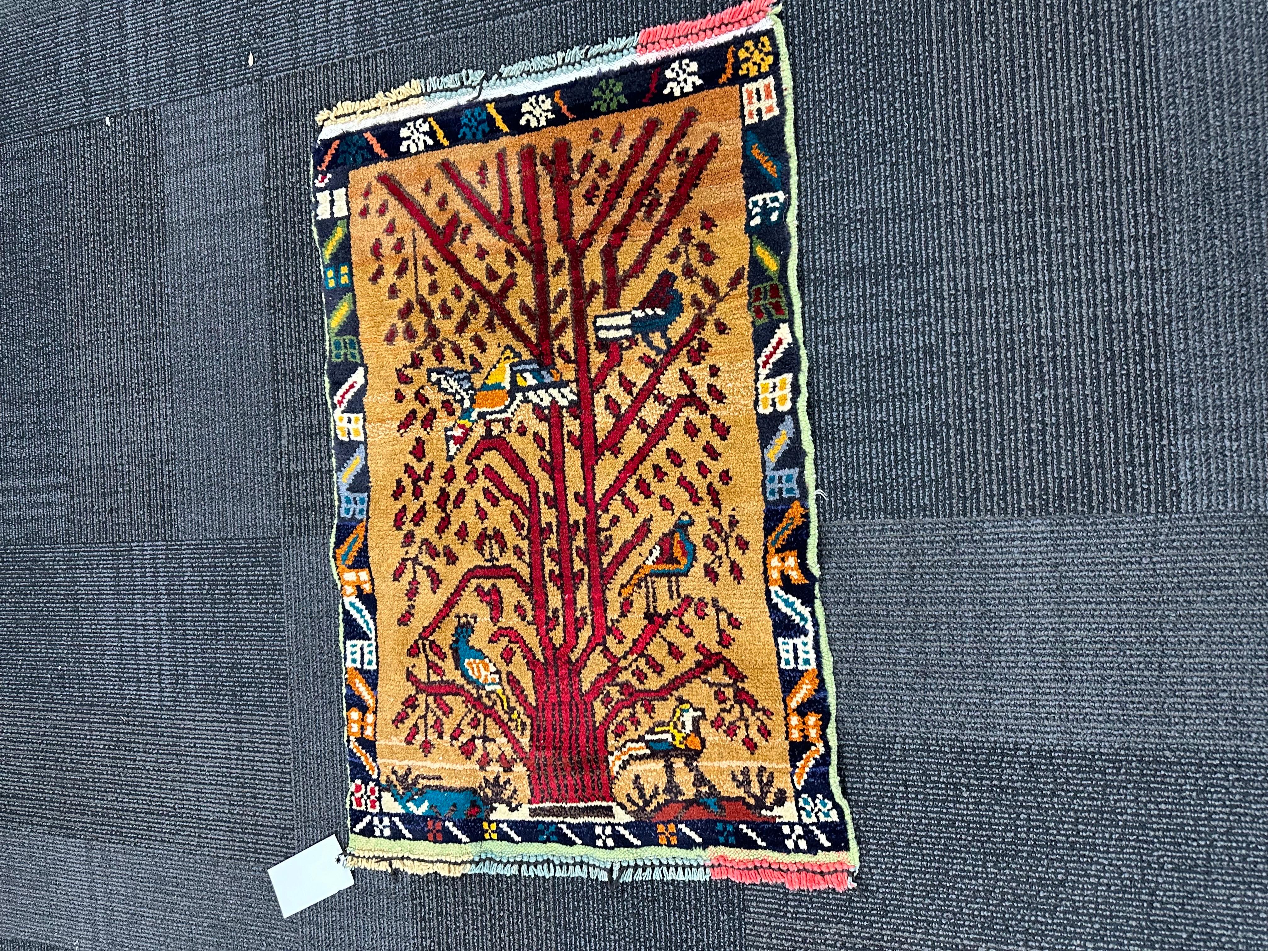 XXIe siècle et contemporain Tapis de sol pakistanais à design tribal, 21e siècle en vente