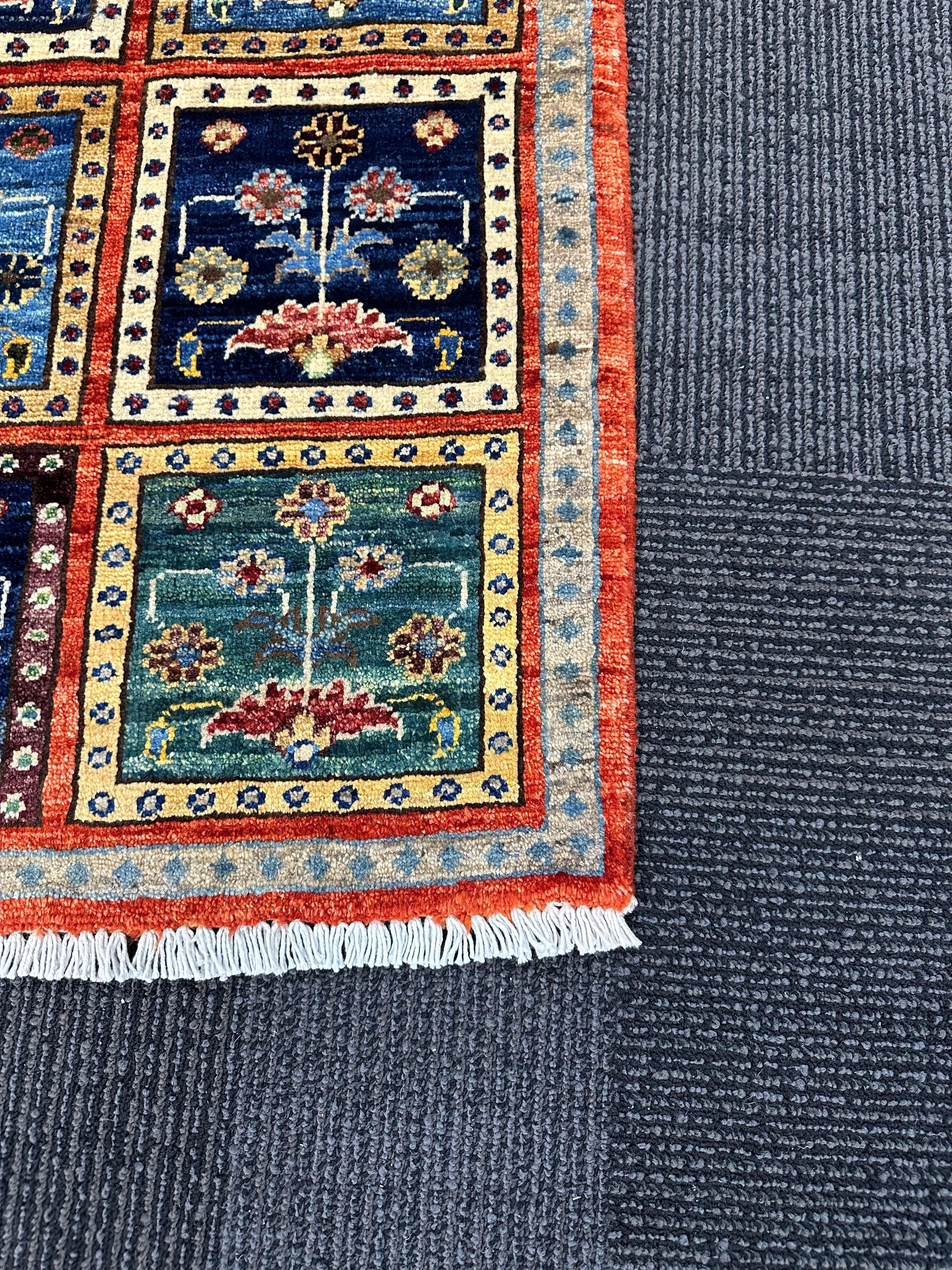Alfombra Paquistaní Anudada a Mano de Diseño Ushak, Siglo XX siglo XX en venta