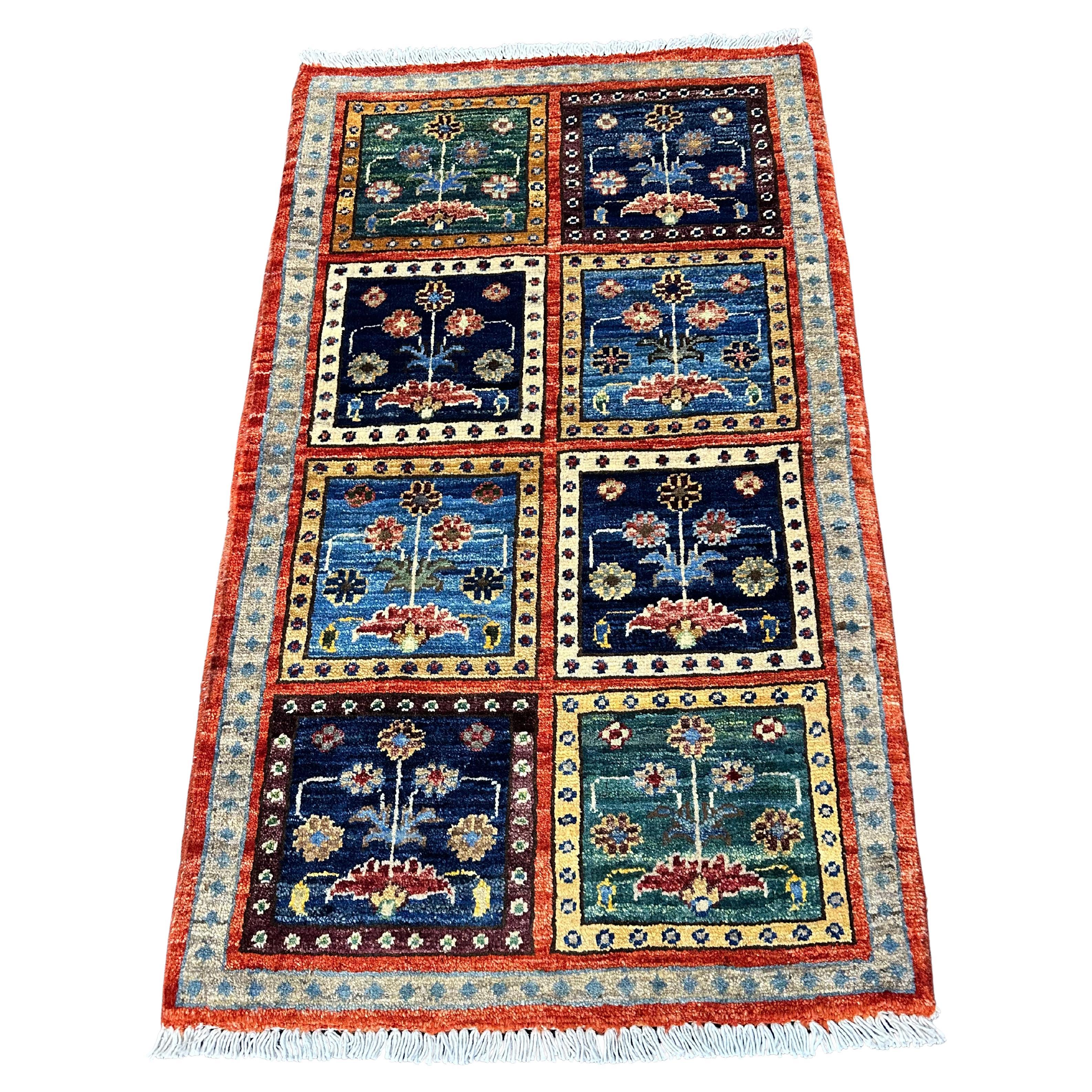 Alfombra Paquistaní Anudada a Mano de Diseño Ushak, Siglo XX en venta