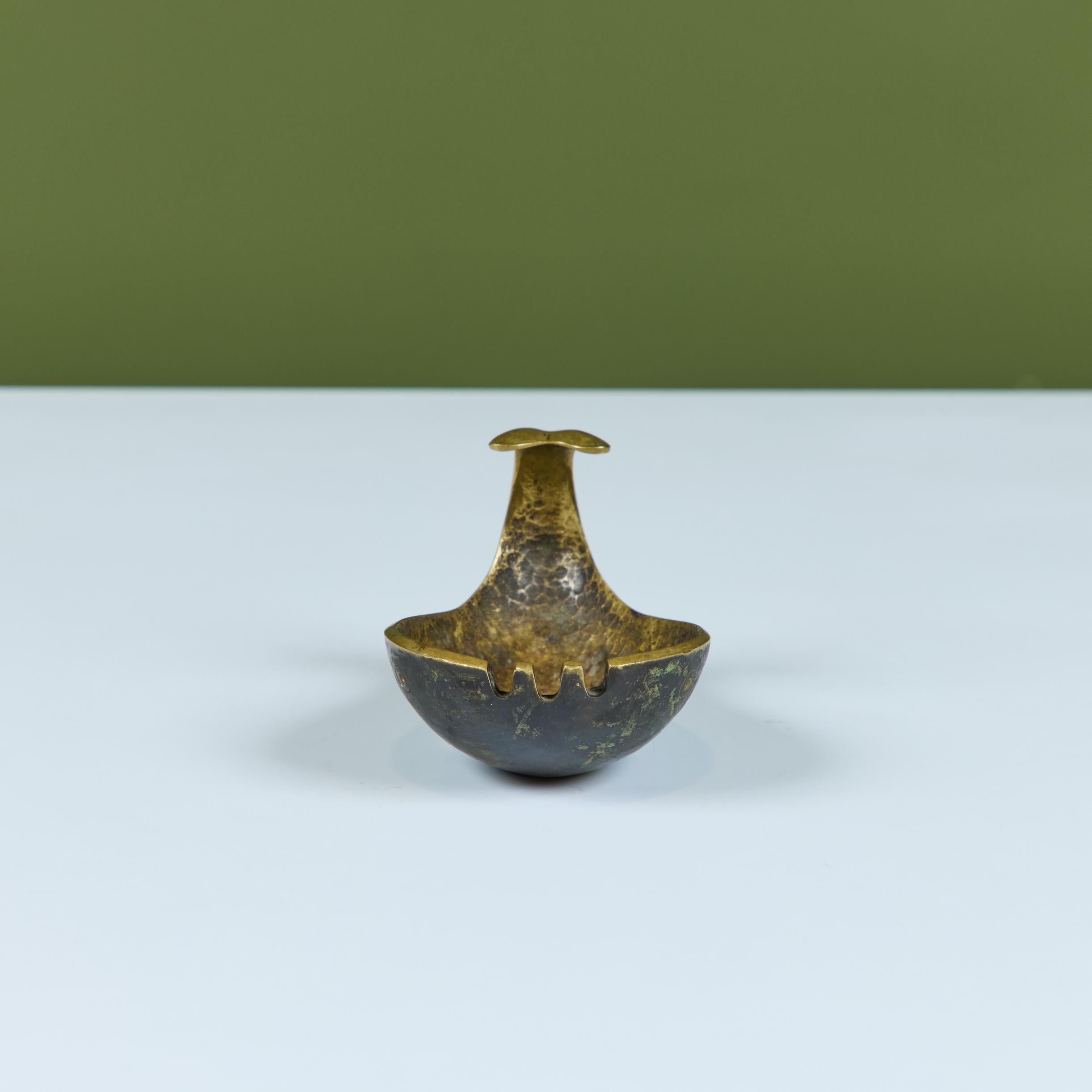 Cenicero Ballena Pal-Bell Bronce siglo XX en venta