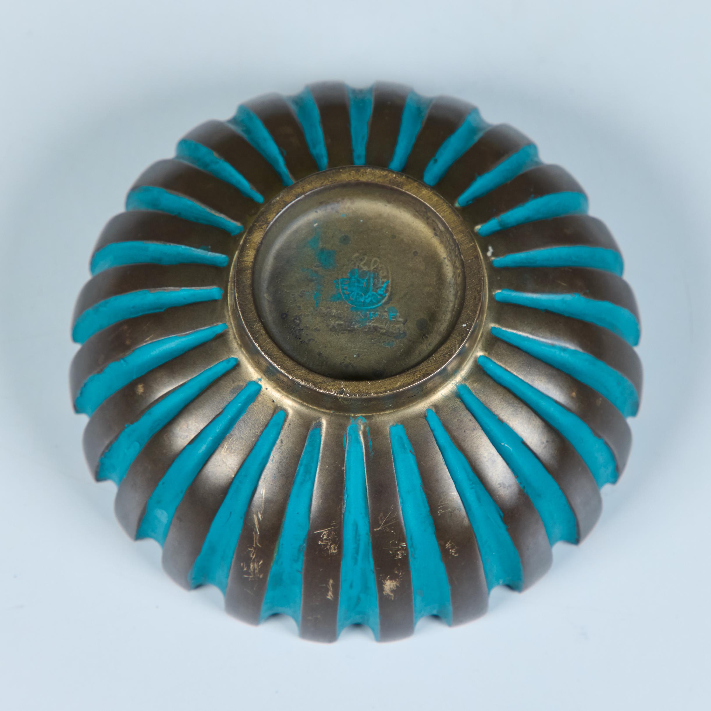 Cuenco de bronce fundido Pal-Bell en venta 2