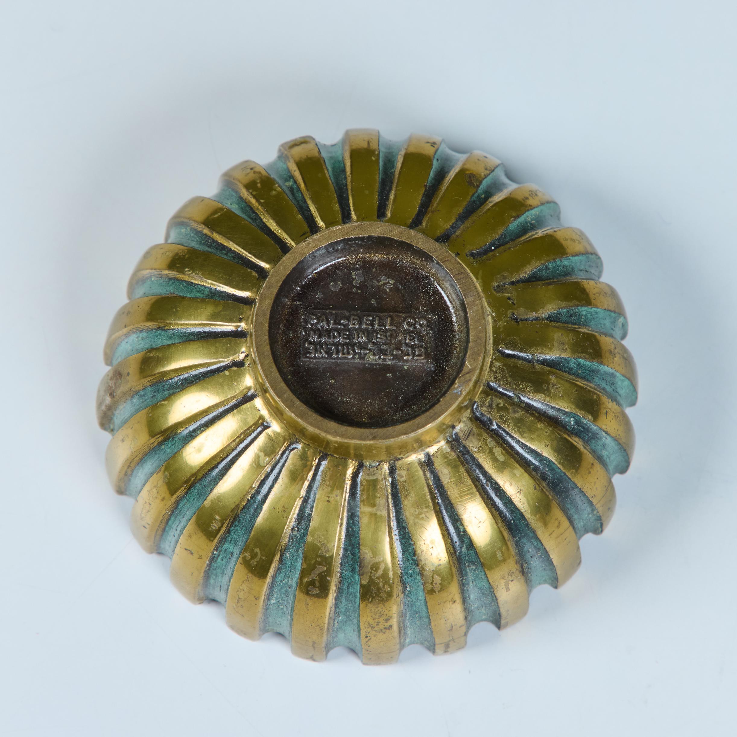 Cuenco de bronce fundido Pal-Bell en venta 5