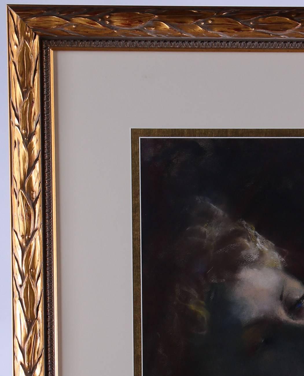 Ein verführerisches und provokant stimmungsvolles Original-Pastell des in Ungarn geborenen Künstlers Pál Fried, das vom Künstler in der linken unteren Ecke signiert ist und hinter Glas in einem schönen, verzierten, goldgeschnitzten Holzrahmen