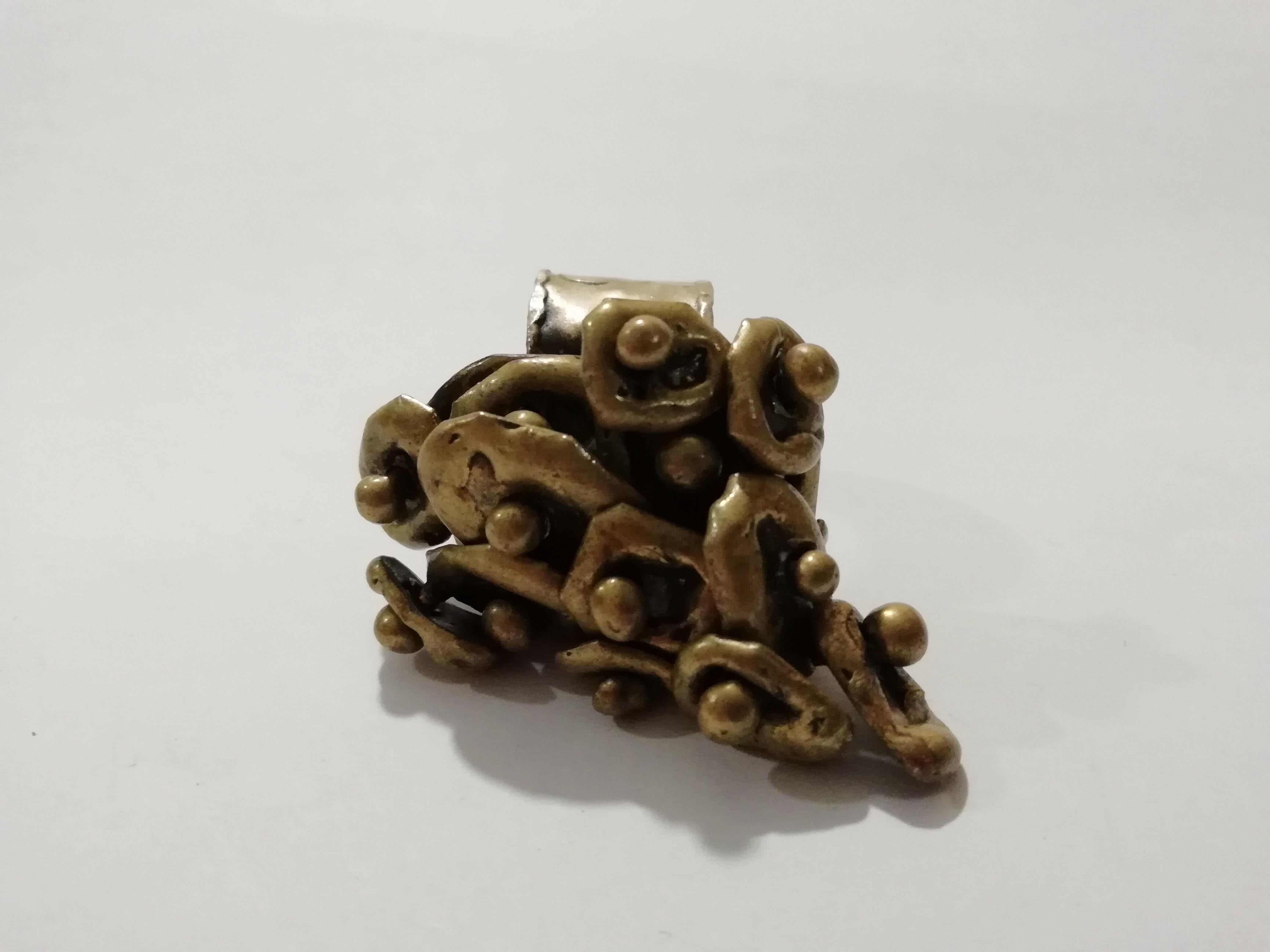 A gorgeous Brutalist bronze Kinetic ring by Pal Kepenyes. The ring shows rotating organic motifs. Signed.

A sculptor from Hungary who was nationalized Mexican, Pal Kepenyes resides in Acapulco where he has a studio. In his sculptures we can