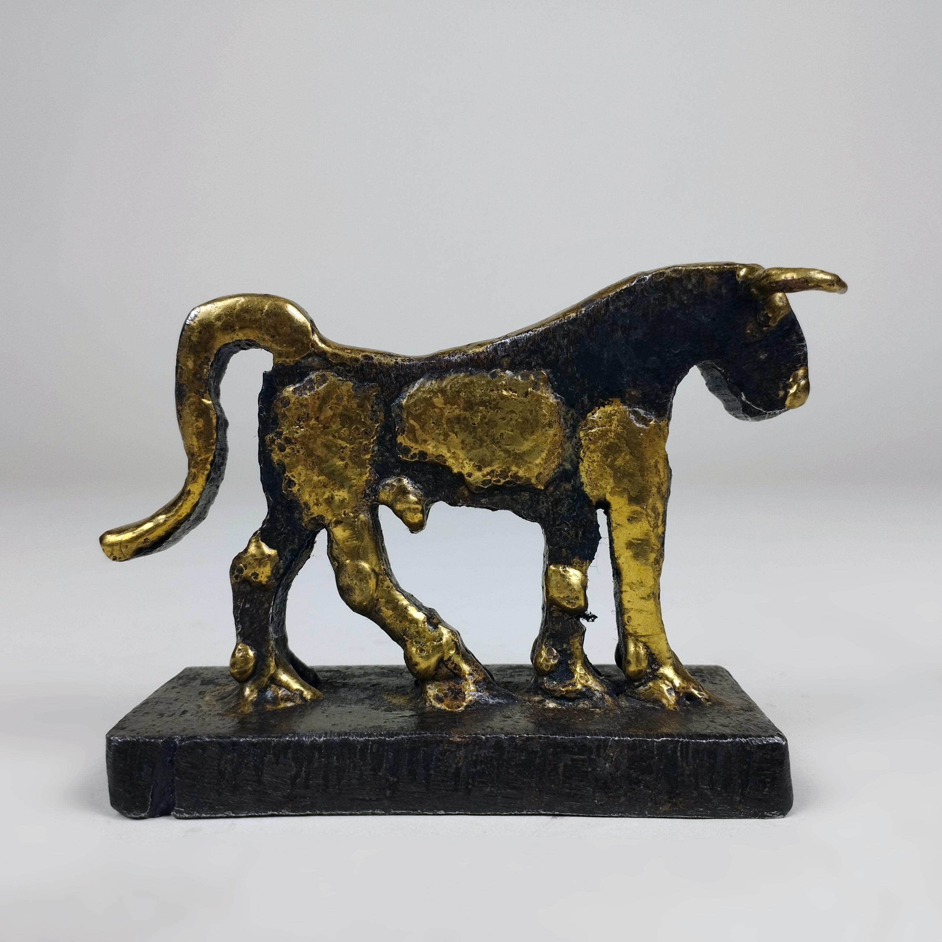 Mexicain Sculpture de taureau Pal Kepenyes en acier et bronze en vente