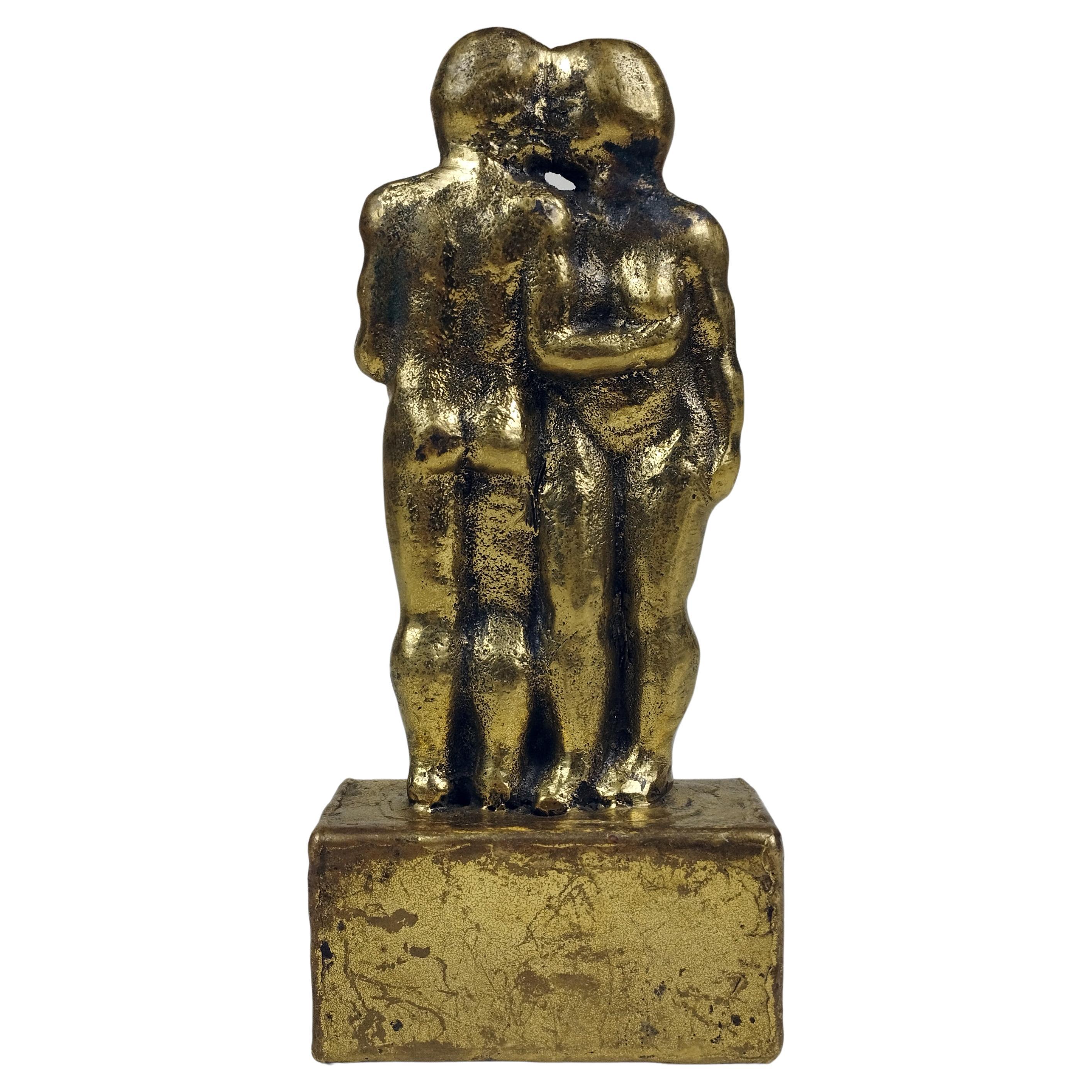 Pal Kepenyes - Sculpture en bronze coulé d'un couple qui s'embrasse