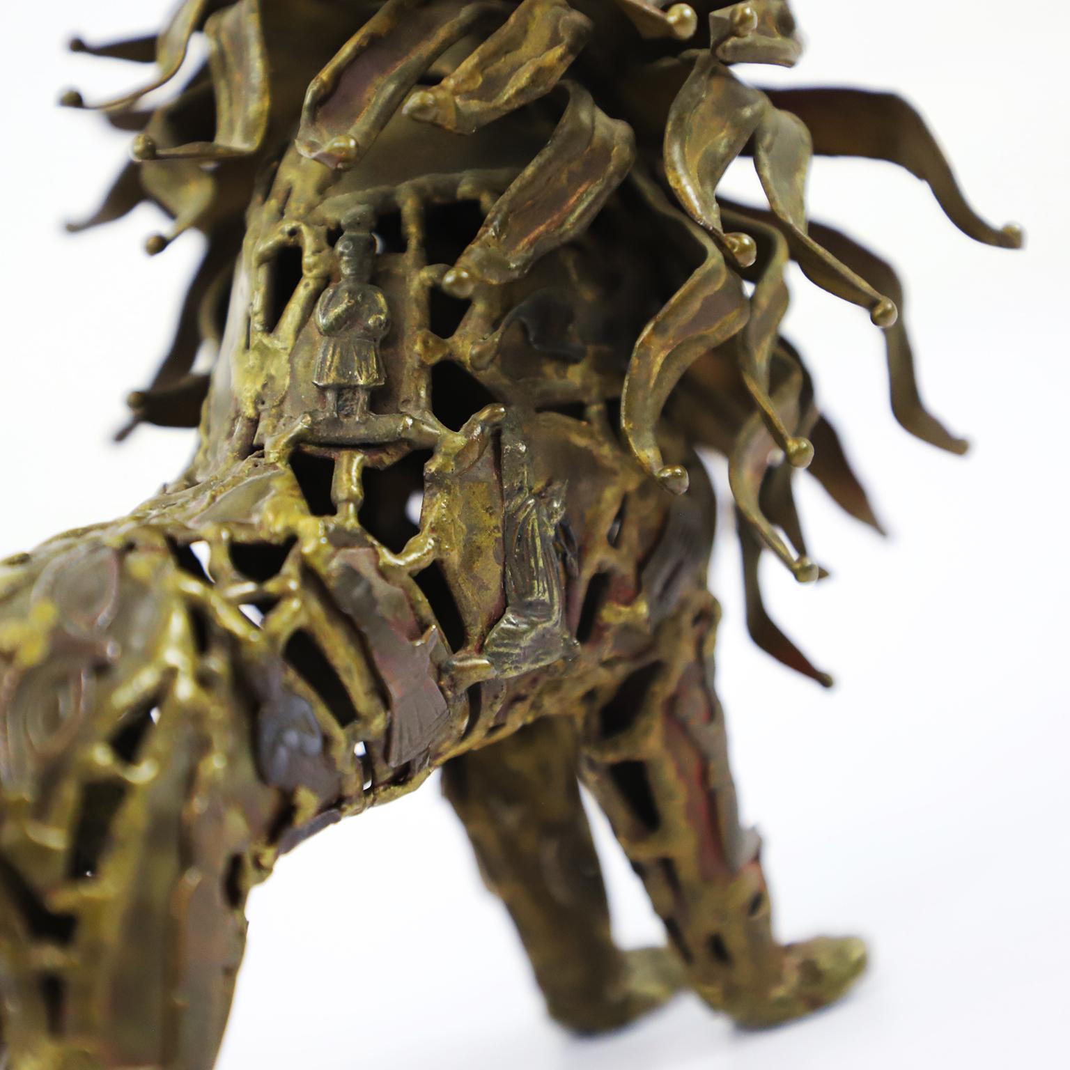 Mexicain Sculpture de lion en acier et bronze Pal Kepenyes en vente