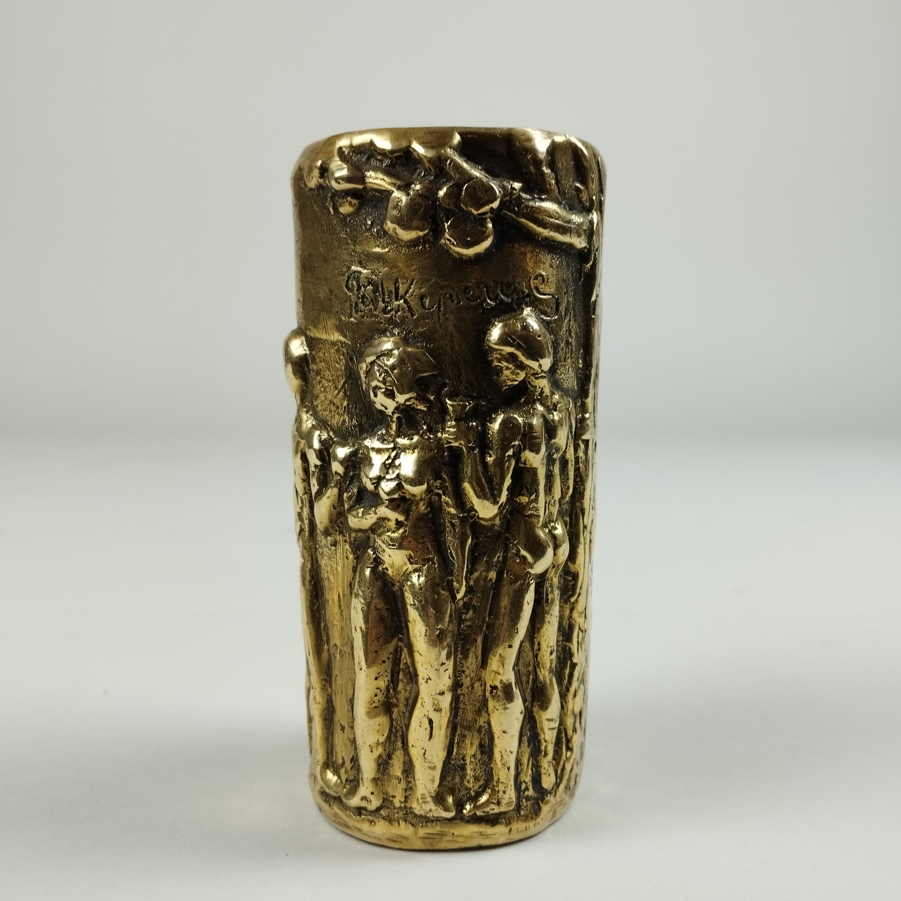 Brutalisme Pal Kepenyes vase à fleurs mexicain brutaliste en bronze avec scènes d'Adam et d'Eve en vente