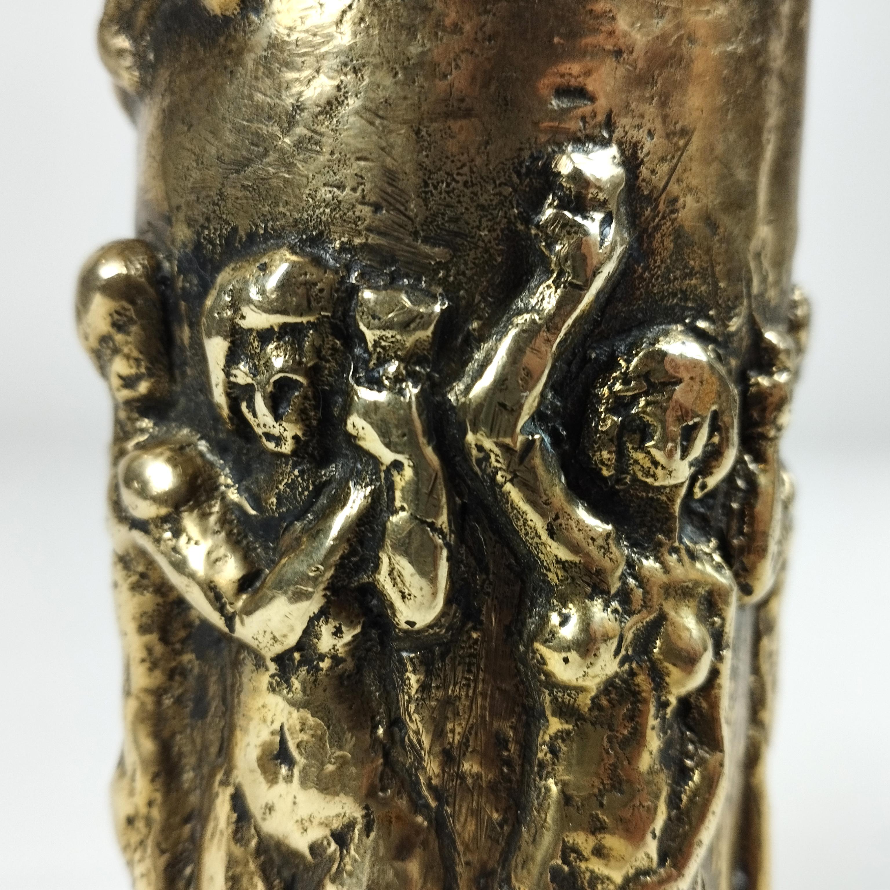 Fin du 20e siècle Pal Kepenyes vase à fleurs mexicain brutaliste en bronze avec scènes d'Adam et d'Eve en vente