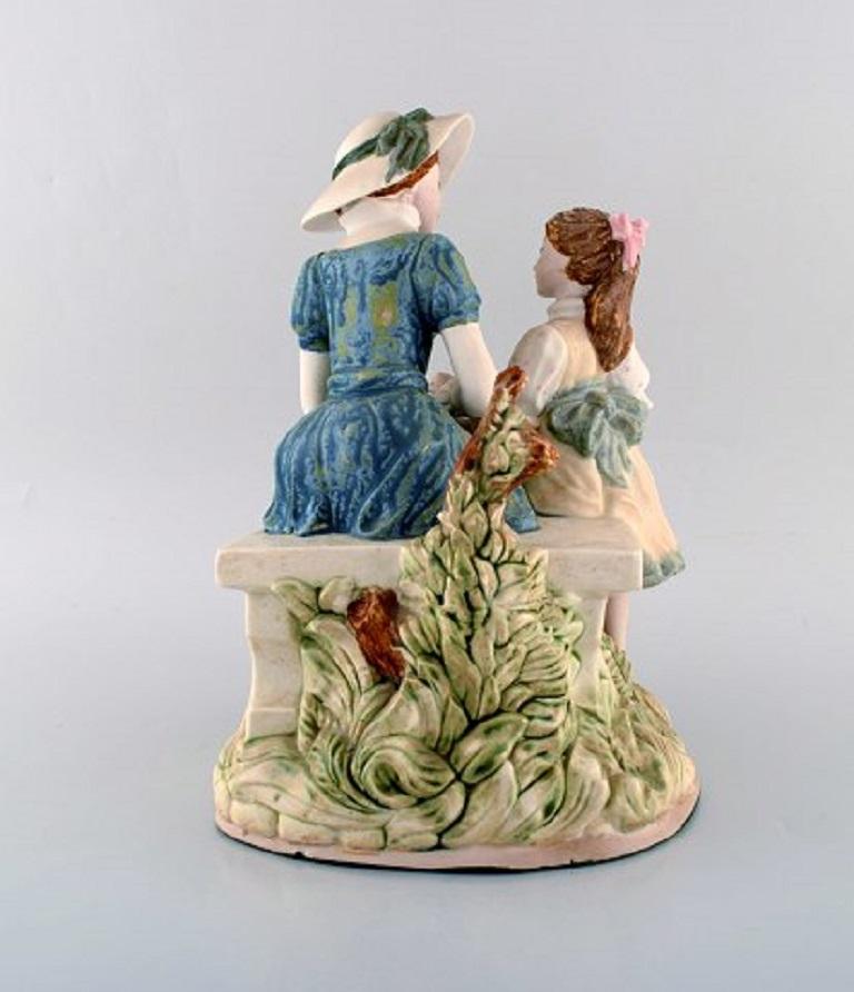 Fin du 20e siècle PAL, Espagne, grande sculpture en céramique émaillée, mère avec fille, années 1980 en vente