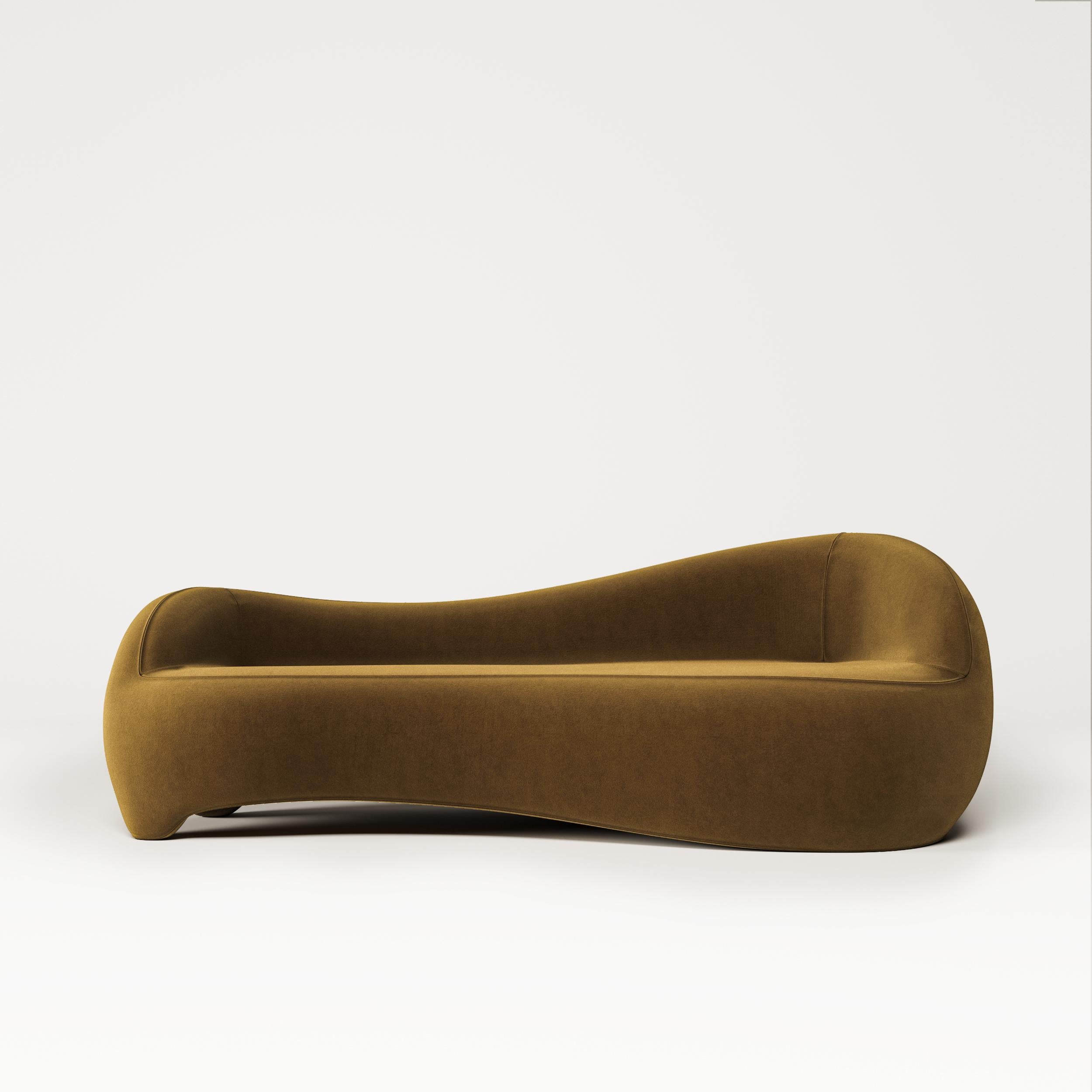 Pal_Up sofa

Mehmet Orel, who designed the Pal_up sofa, designed as a continuation of the Paloma series, also pays homage to Gaetono Pesce with this design.

While designing the Up series, Pesce made references to the place and bondage of women