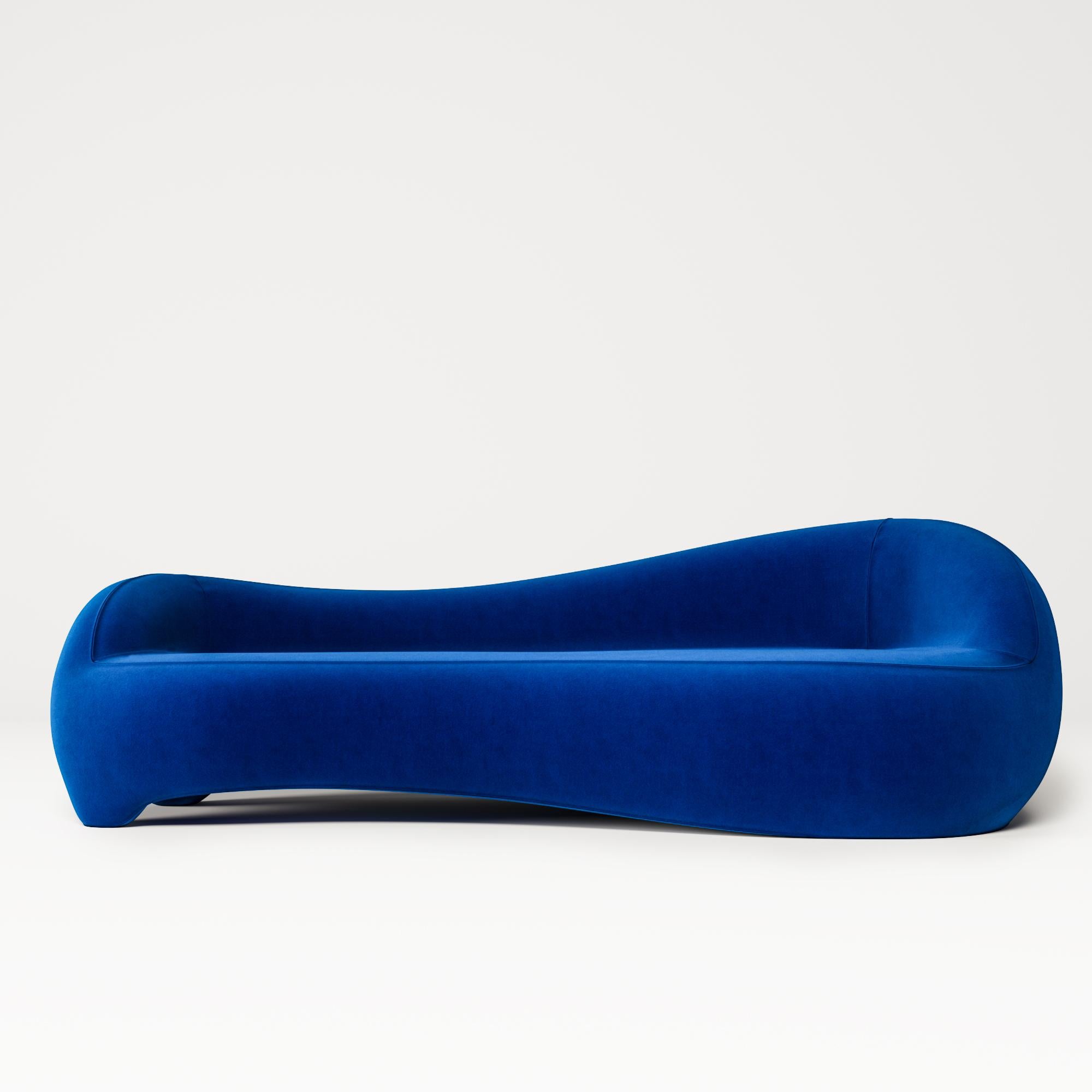 Pal_Up Sofa

Mehmet Orel, who designed the Pal_up sofa, designed as a continuation of the Paloma series, also pays homage to Gaetono Pesce with this design.

While designing the Up series, Pesce made references to the place and bondage of women in