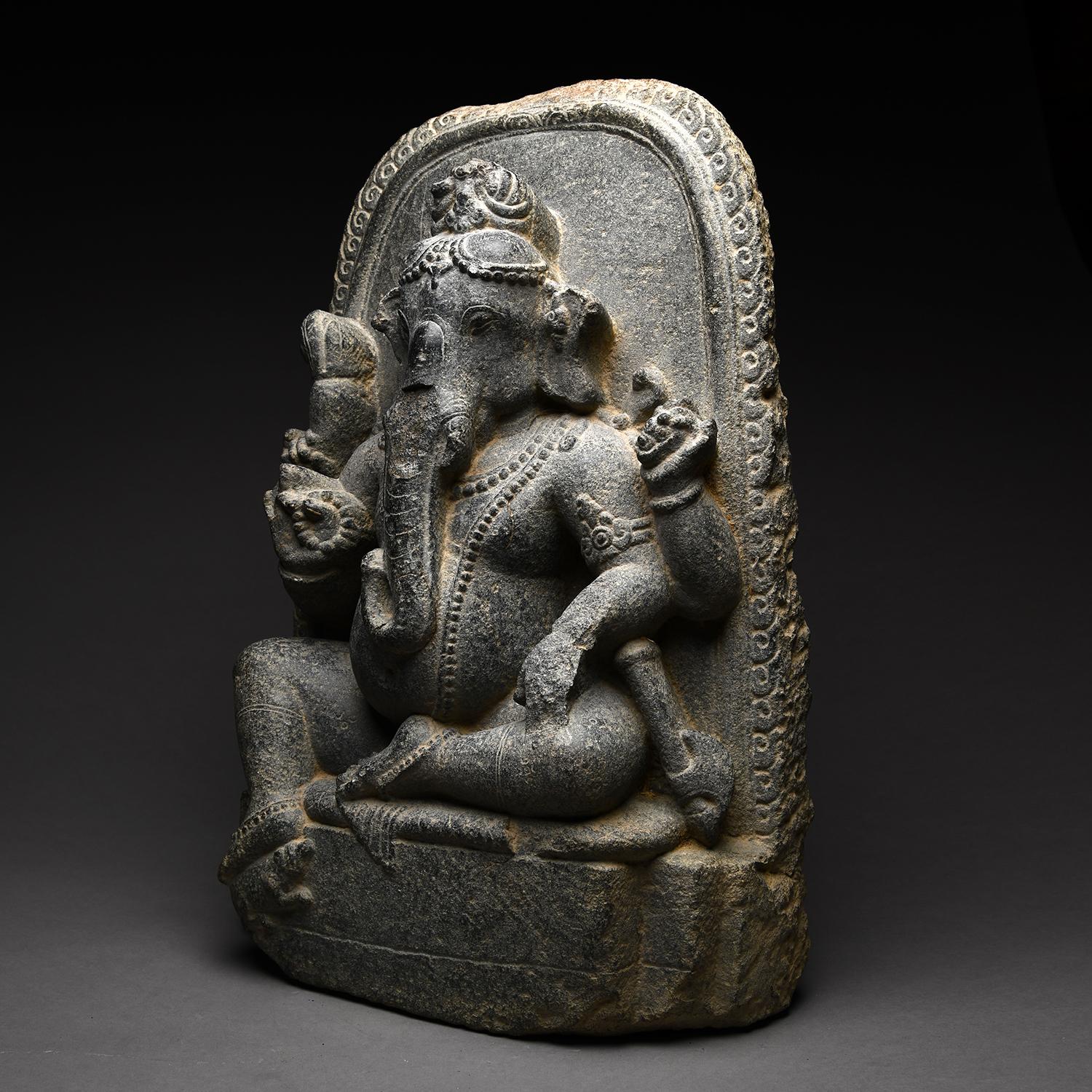 Intagliato Pala Black Stone Steele di Ganesha in vendita