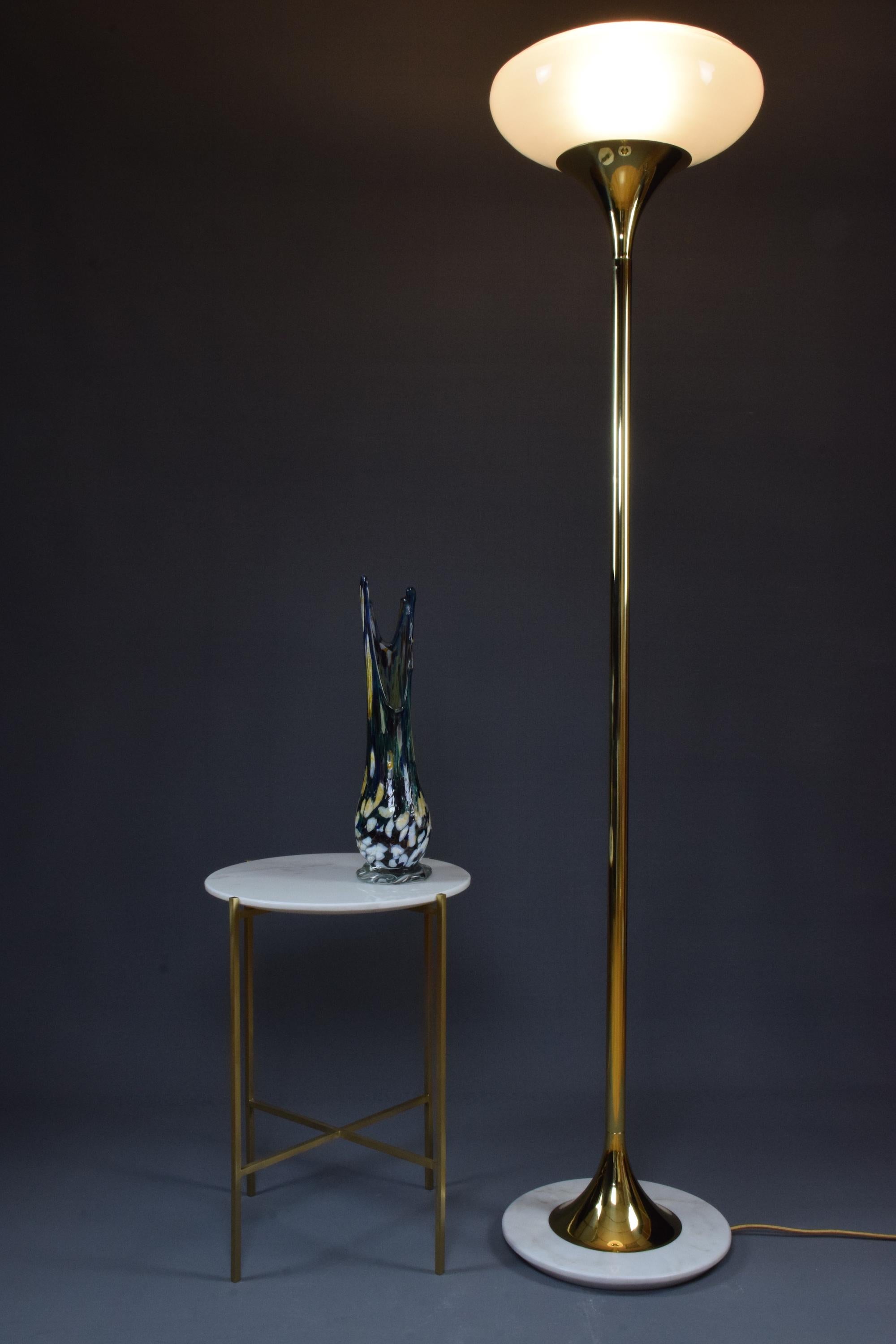 A tall light in solid brass designed with a rounded opal glass shade for a full light diffusion around the room with an open-top to also reflect the light upwards. The elegant base is available in black, green or white marble.

1x60 W Max E27
230 V