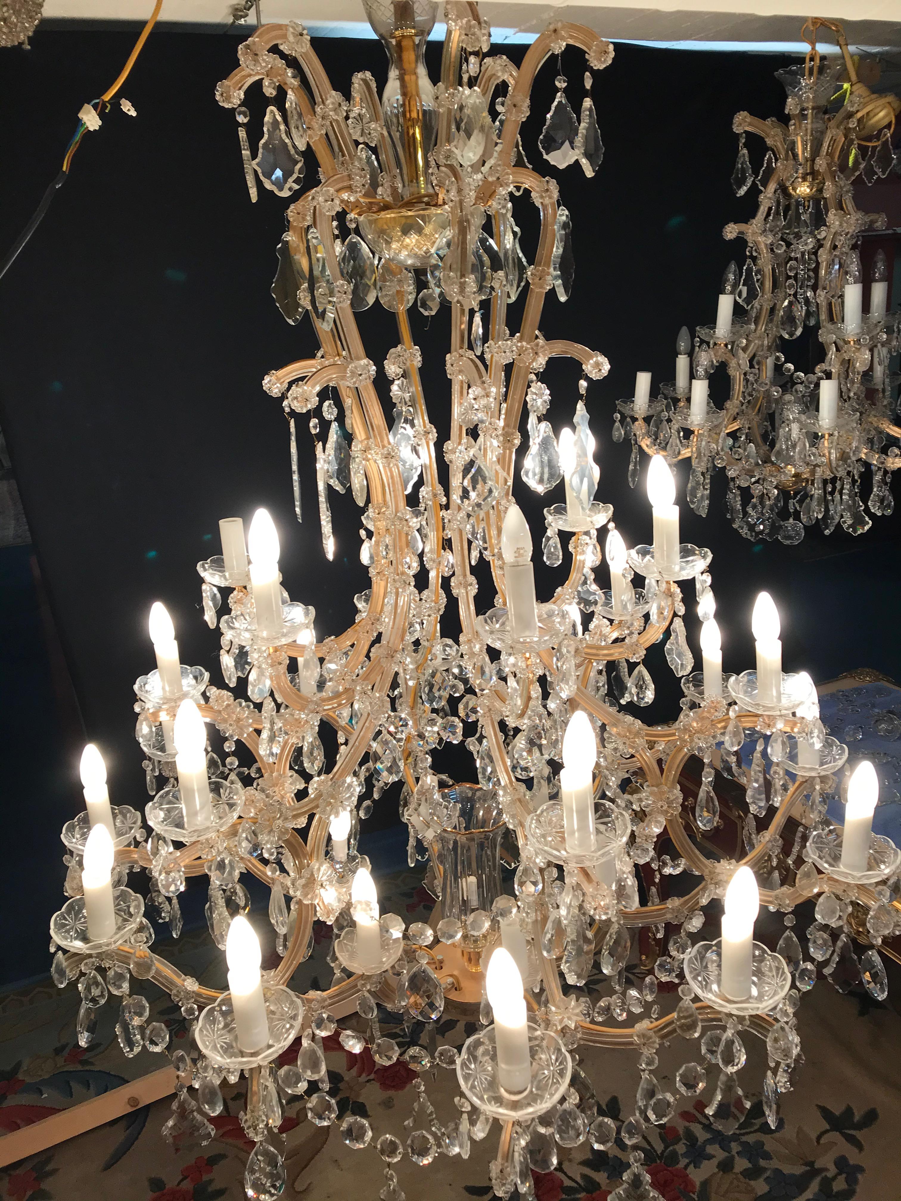 Lustre de palais de style baroque avec 36 bras de bougeoirs en cristal 10
