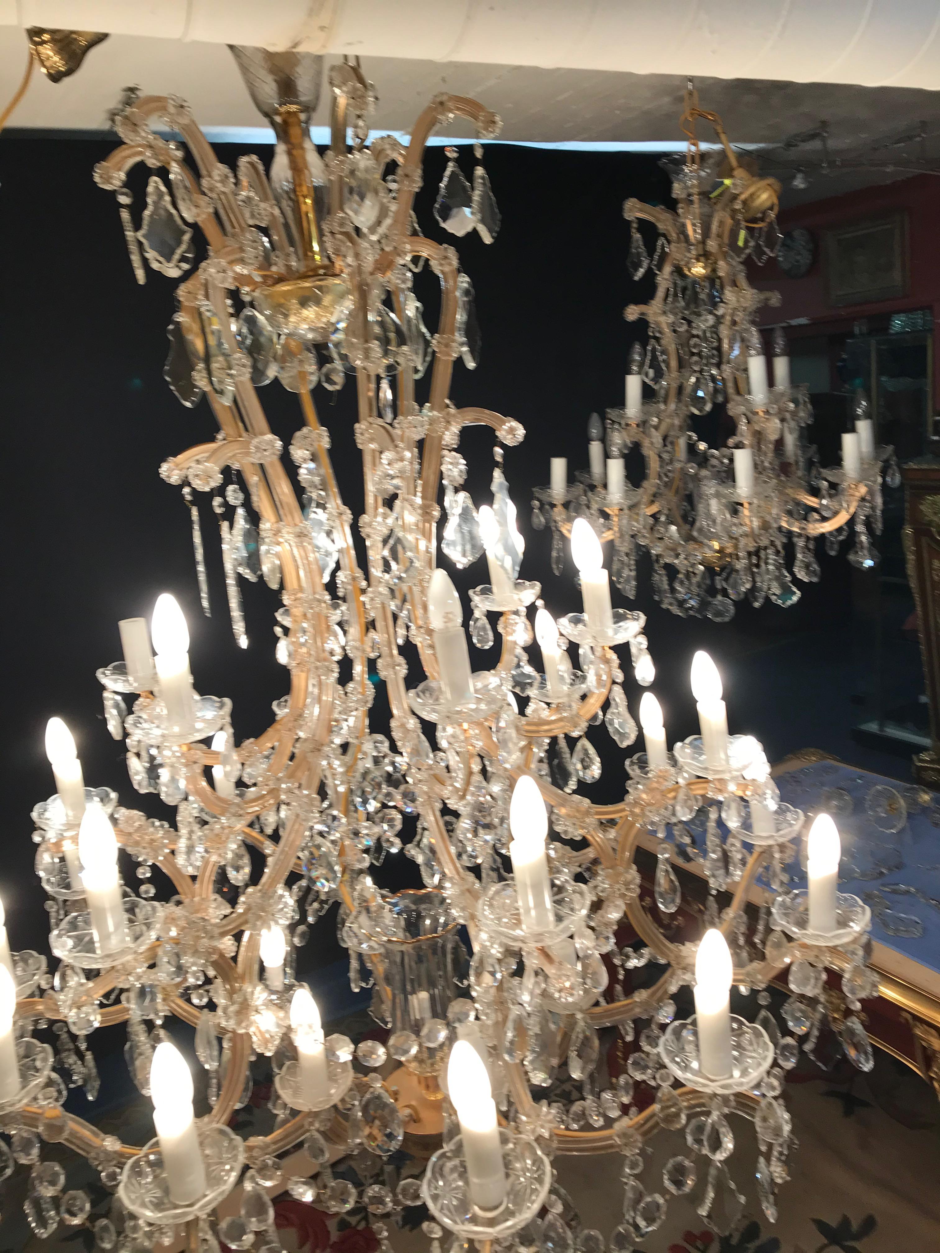 Lustre de palais de style baroque avec 36 bras de bougeoirs en cristal 11