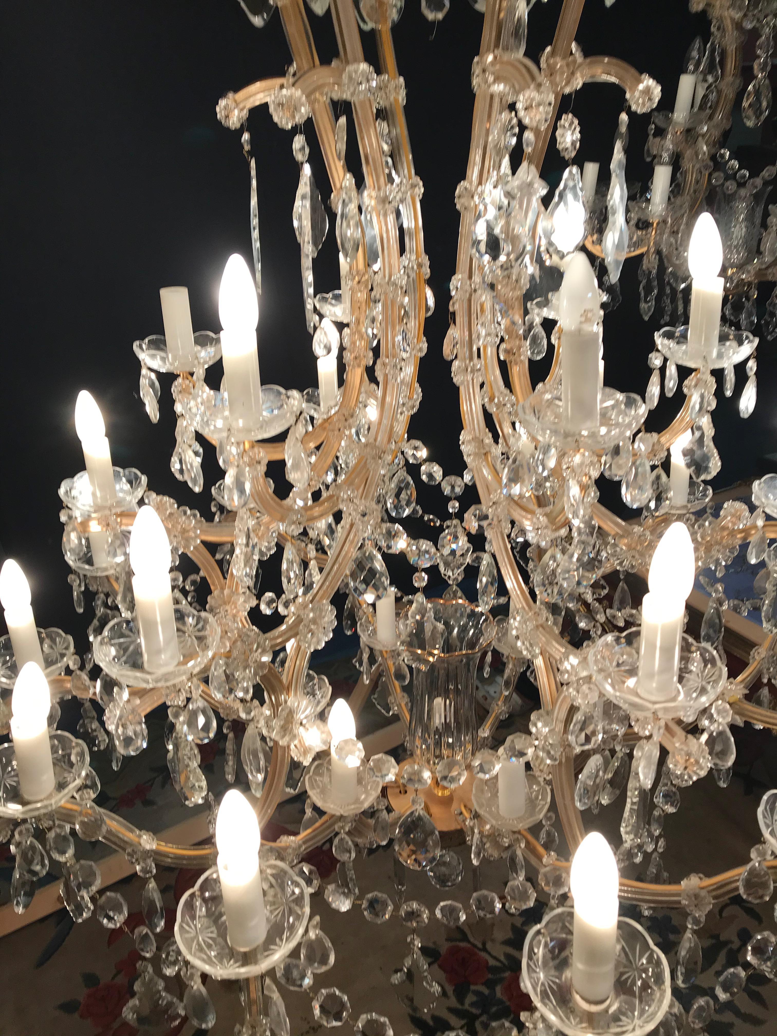 Lustre de palais de style baroque avec 36 bras de bougeoirs en cristal 12
