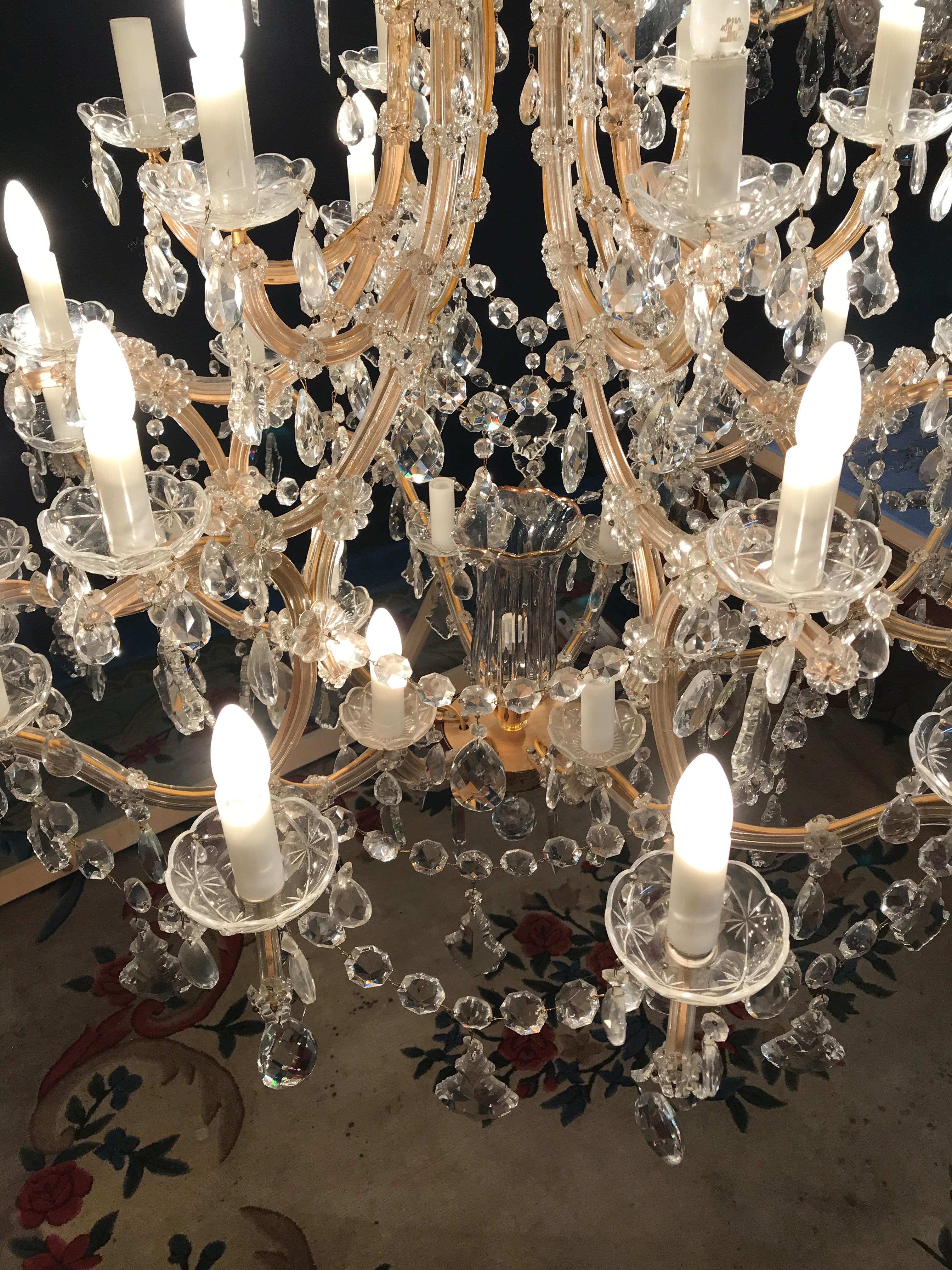 Lustre de palais de style baroque avec 36 bras de bougeoirs en cristal 13