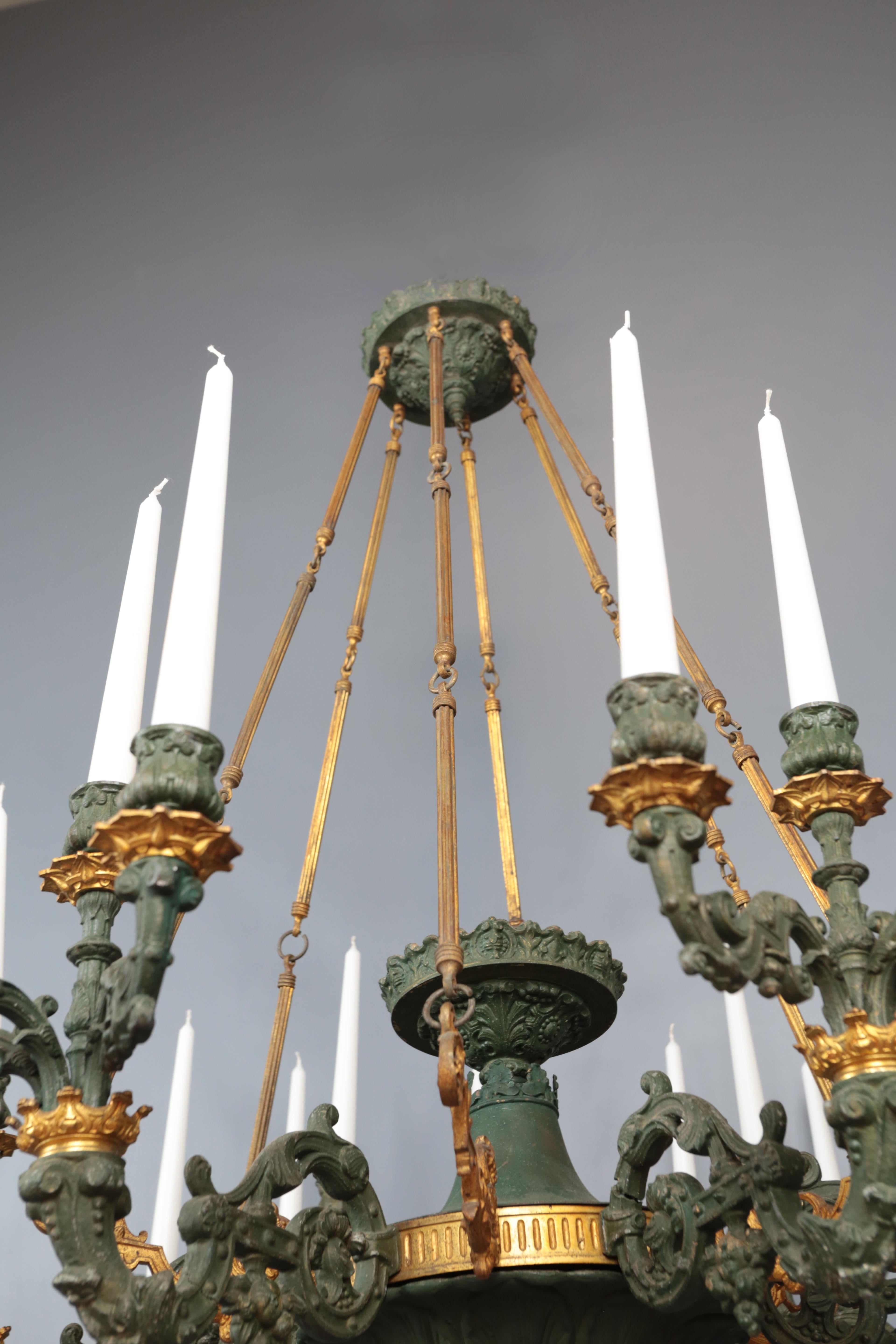 Palace French Empire Kronleuchter 24 Kerzen (Gegossen) im Angebot