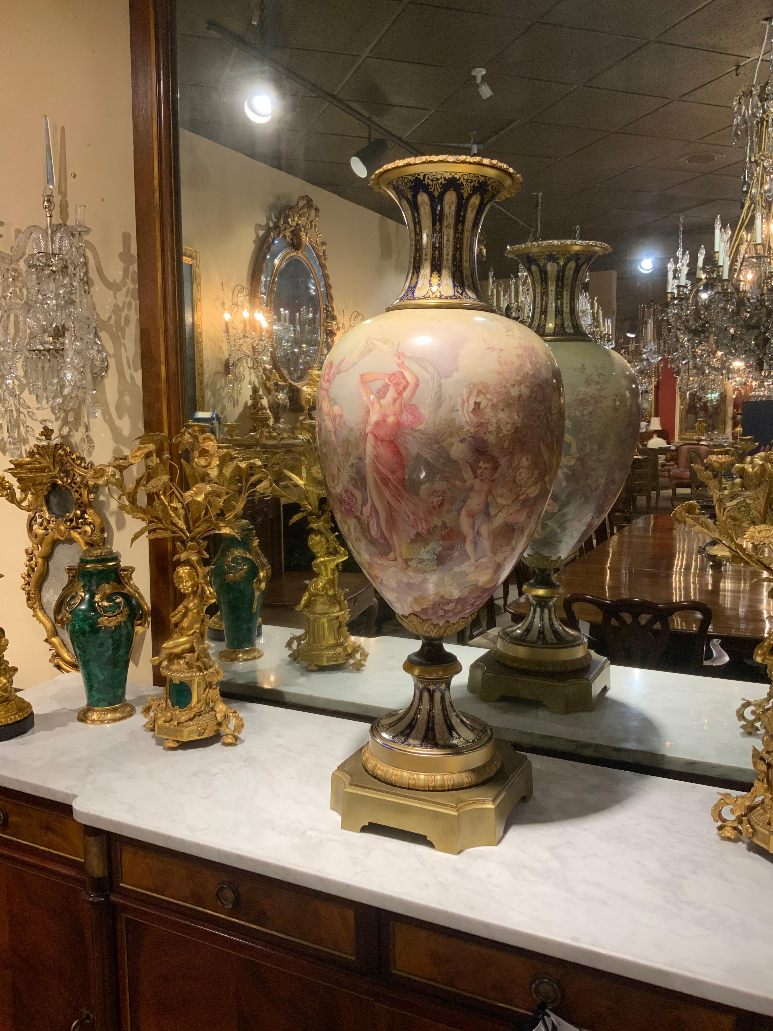 Palace size 19 th century Sevres porcelain urn, signed Maglin In Excellent Condition For Sale In Houston, TX