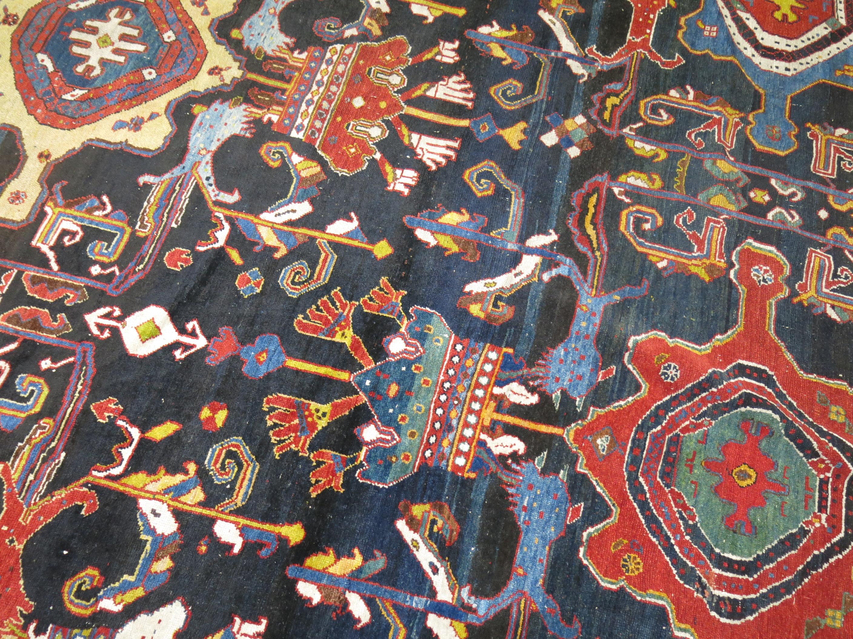 Palace Size Antique Senneh Bakhtiari Rug In Good Condition For Sale In New York, NY
