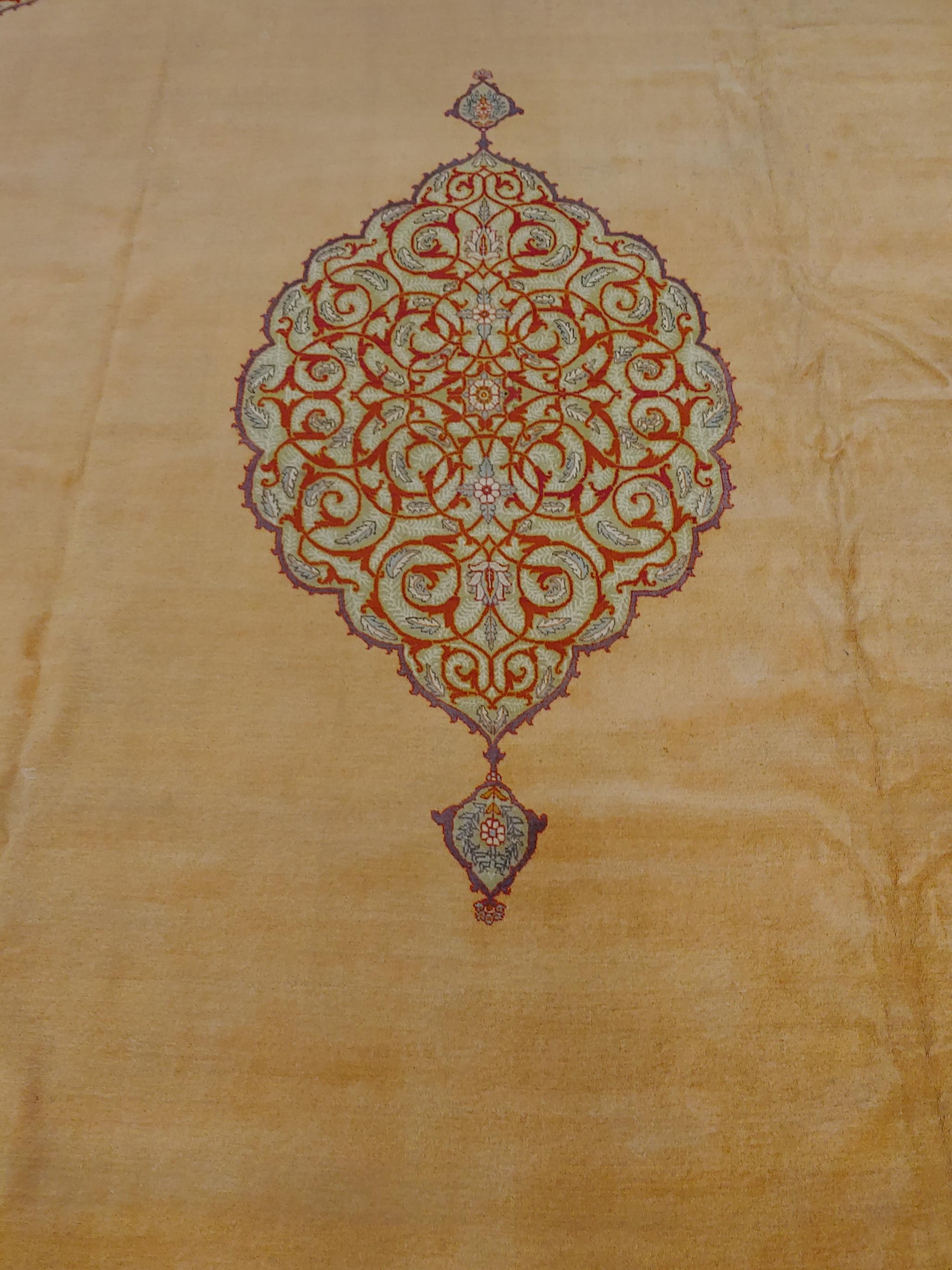 Palace Size Antique Turkish Sivas, Medallion Soft Gold Field Wool, 1915 In Good Condition For Sale In Williamsburg, VA