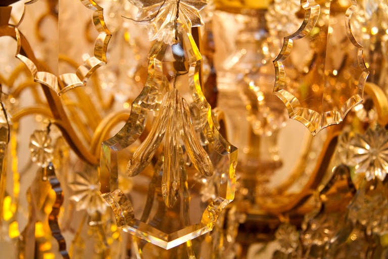 Kronleuchter in Käfigform aus Bronze und Kristall im Louis-XVI.-Stil in Palastgröße (Französisch) im Angebot