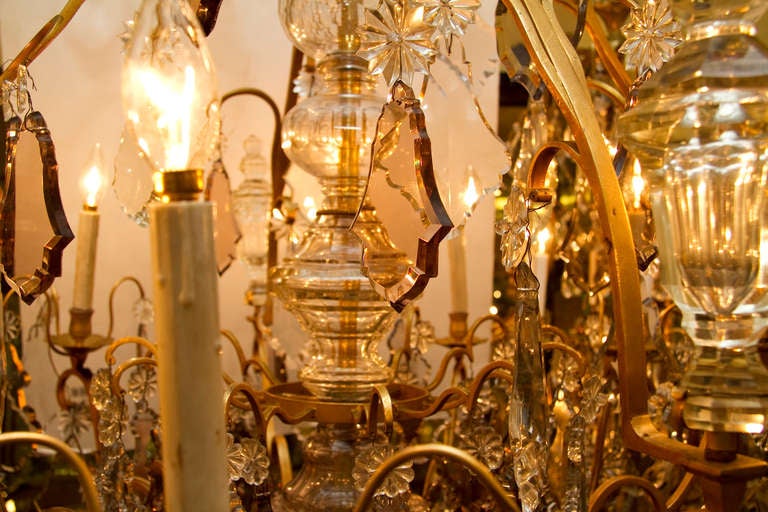 Kronleuchter in Käfigform aus Bronze und Kristall im Louis-XVI.-Stil in Palastgröße im Angebot 1