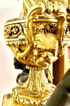 Horloge figurative de style Louis XVI en bronze patiné et marbre de Carrare doré de taille palais