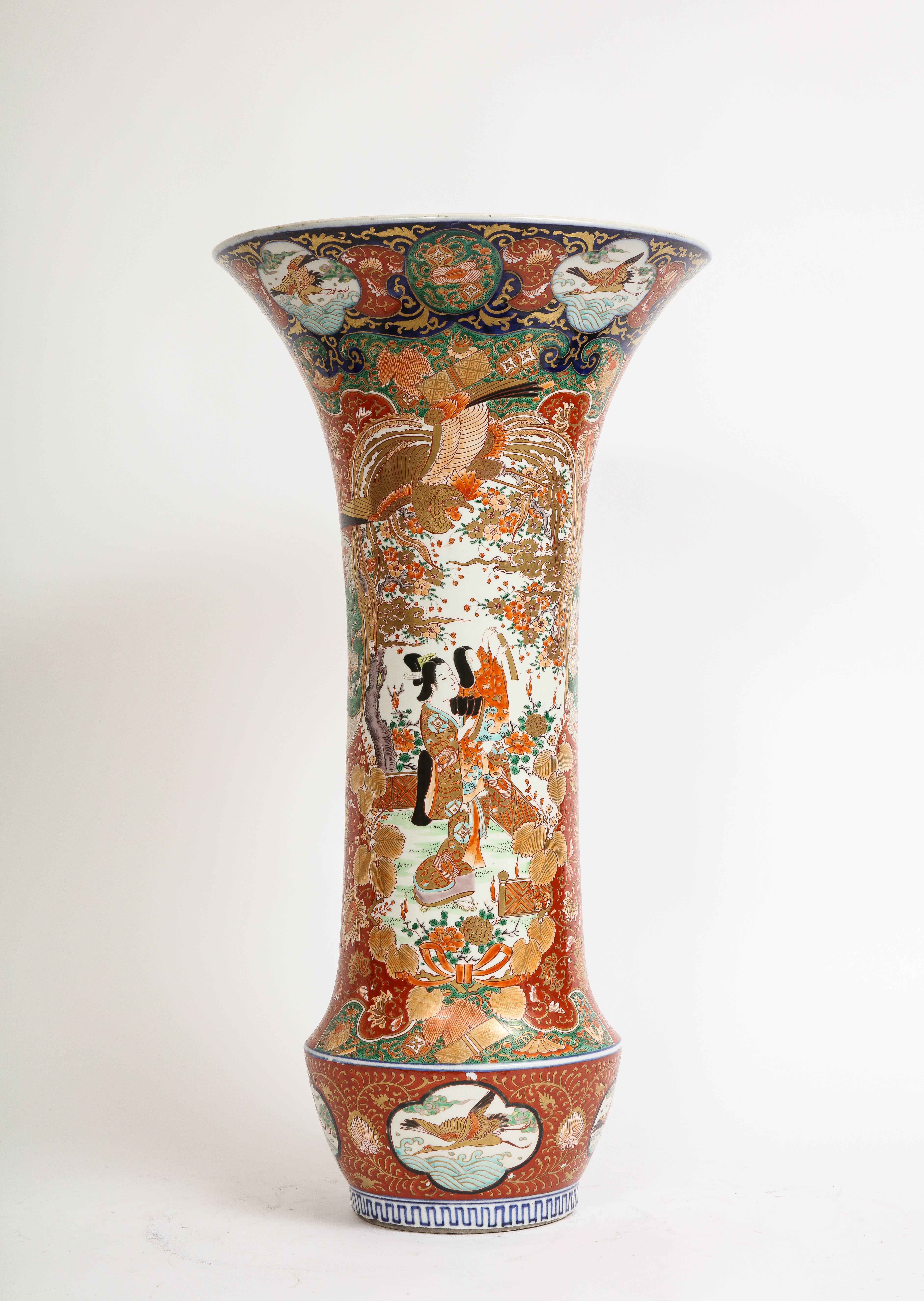 Peint à la main  Vase en porcelaine japonaise Kutani de la période Meiji, taille palais, 1880 en vente