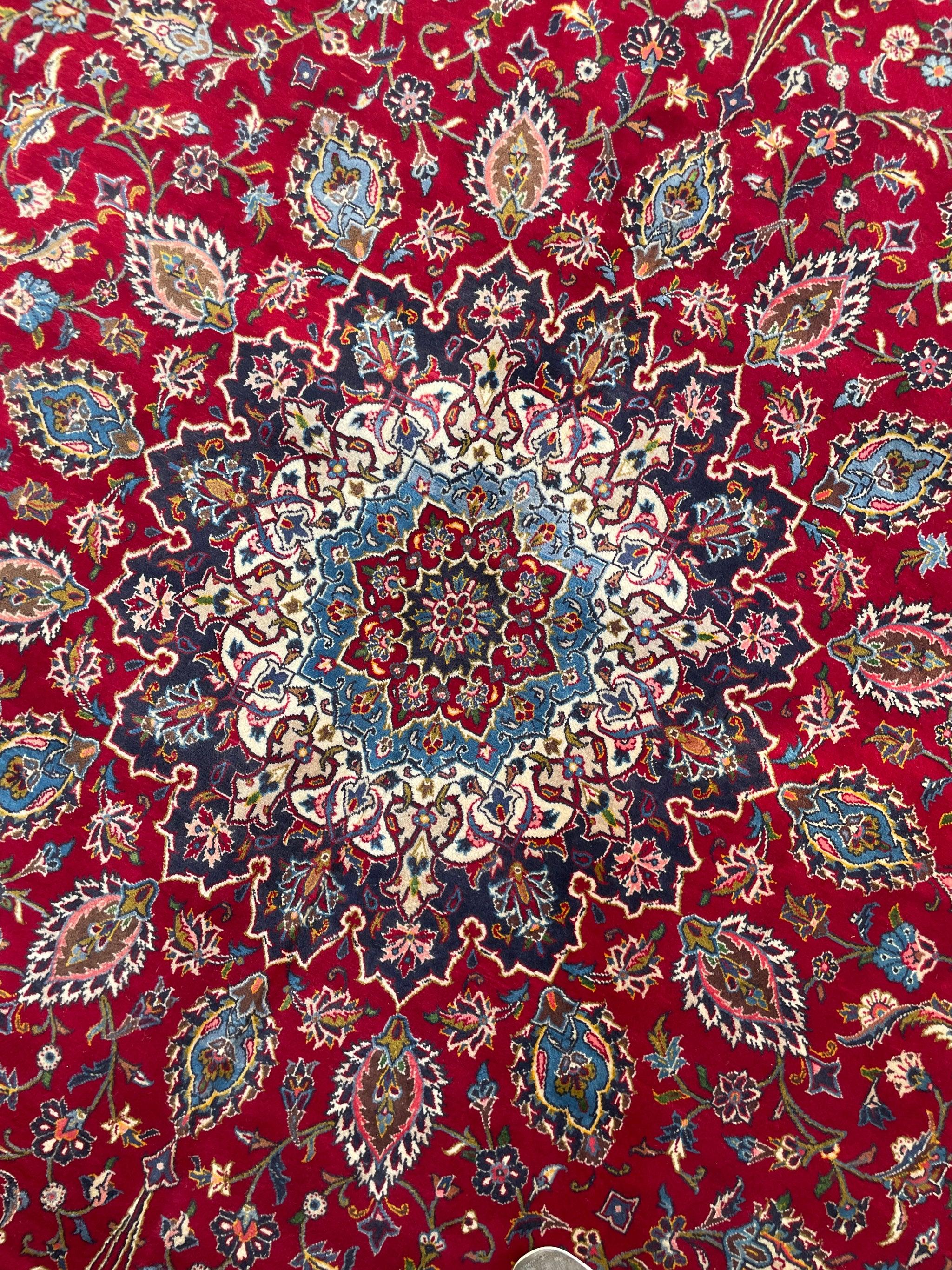Annodato a mano Tappeto persiano Kashan classico sovradimensionato di dimensioni da palazzo, anni 1960-70 ca. in vendita