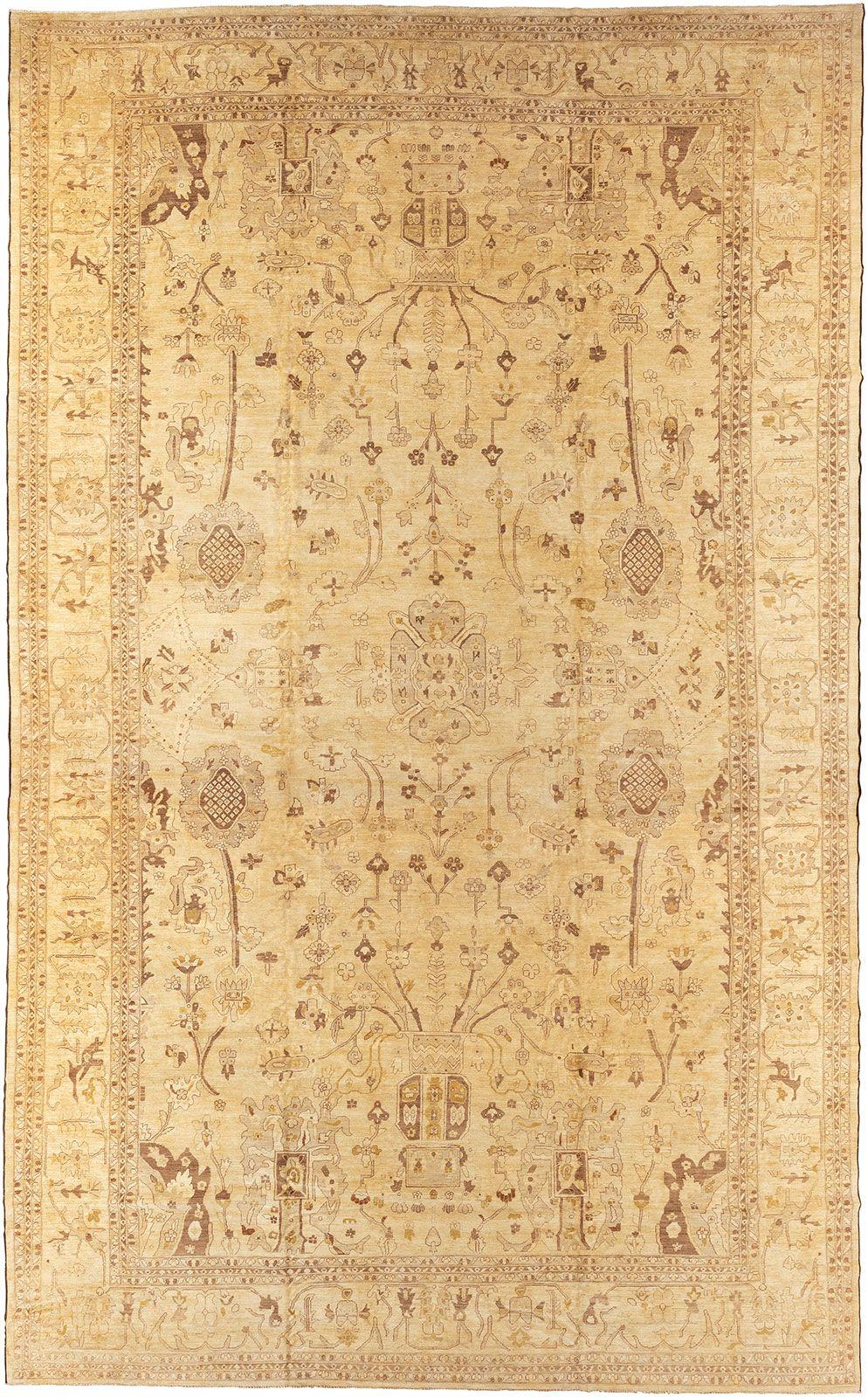 Tappeto Pishawar dell'inizio del XXI secolo in lana 100 % tinta in giallo e marrone.

Misure: 15'1'' x 24'5''.