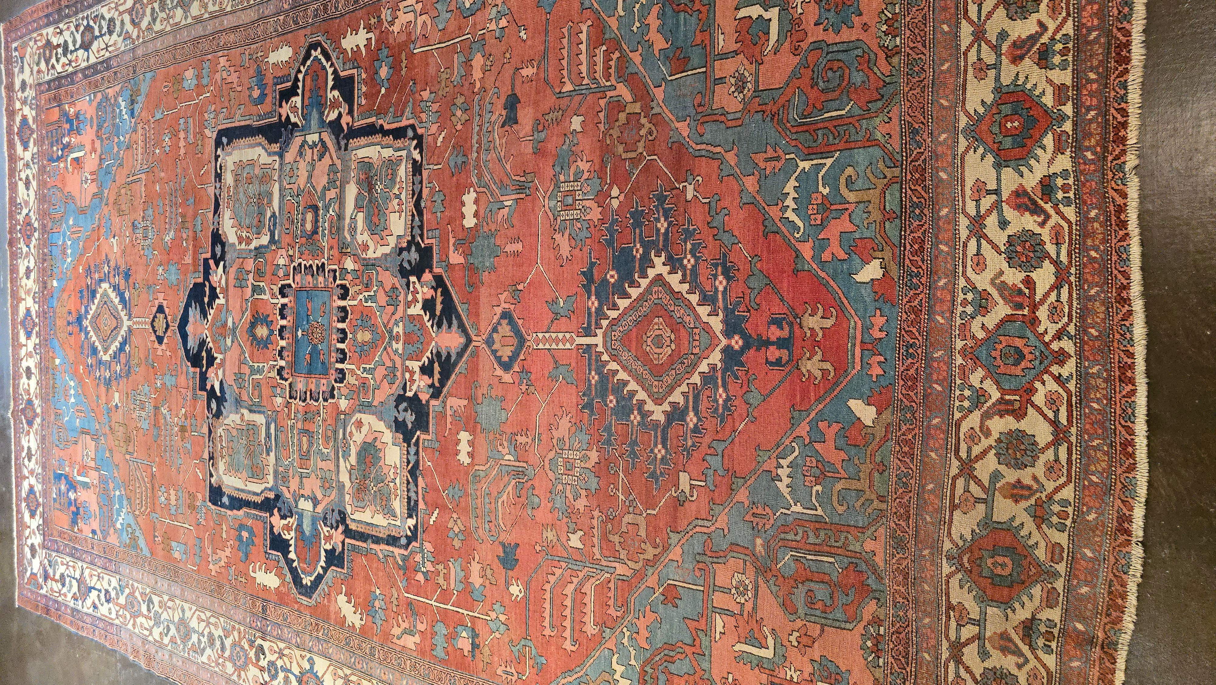 Palace sized 19th Century Persian Serapi 12x18 Anudado a mano en venta