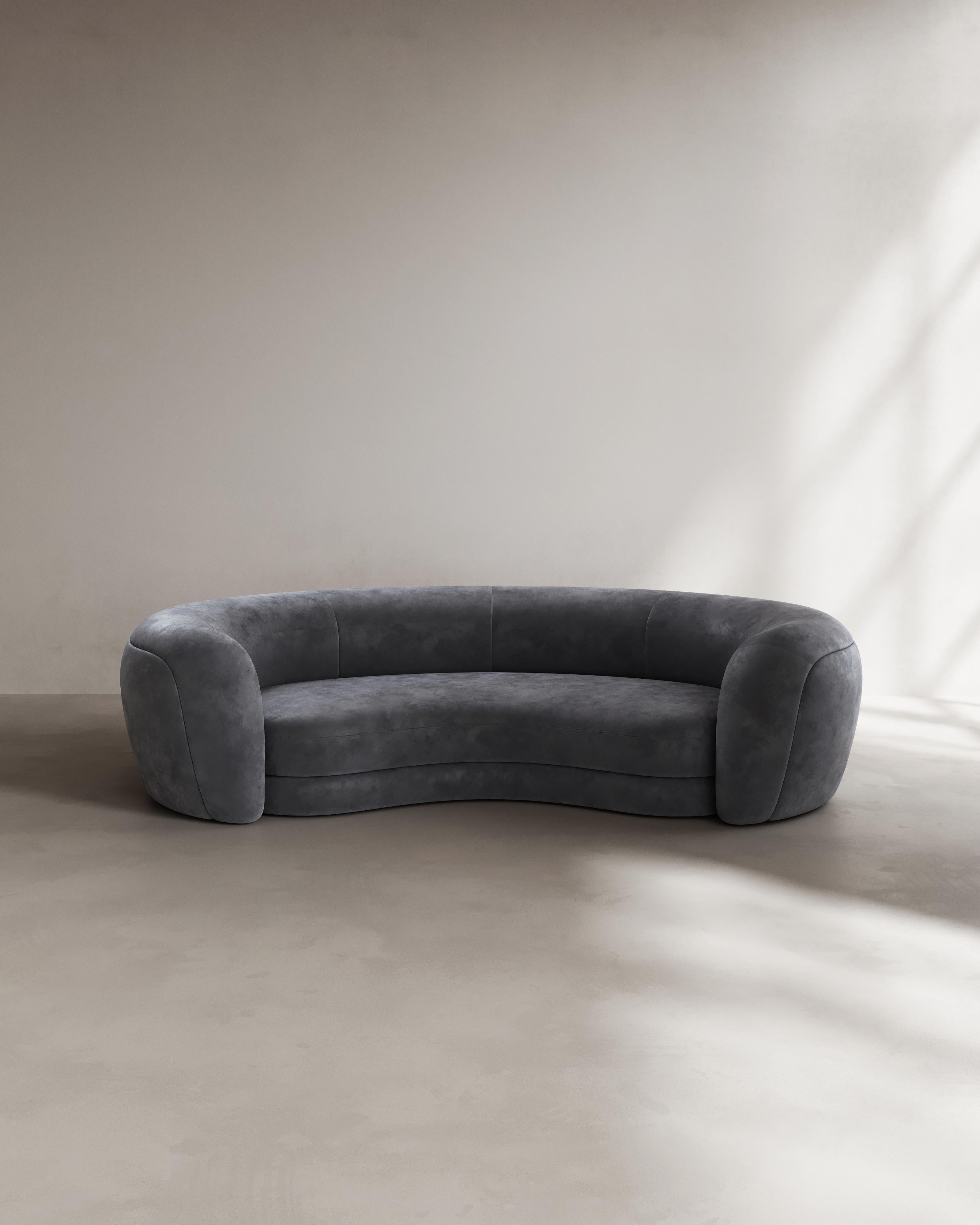 Sofá Palace II de terciopelo de algodón Lelievre Paris Cosmos by Paloma Editions
Dimensiones: P 170 x An 320 x Al 85 cm.
Materiales: Terciopelo y madera dura.

Asiento generoso de 80 cm. Los brazos envolventes forman un rincón privado. La colección