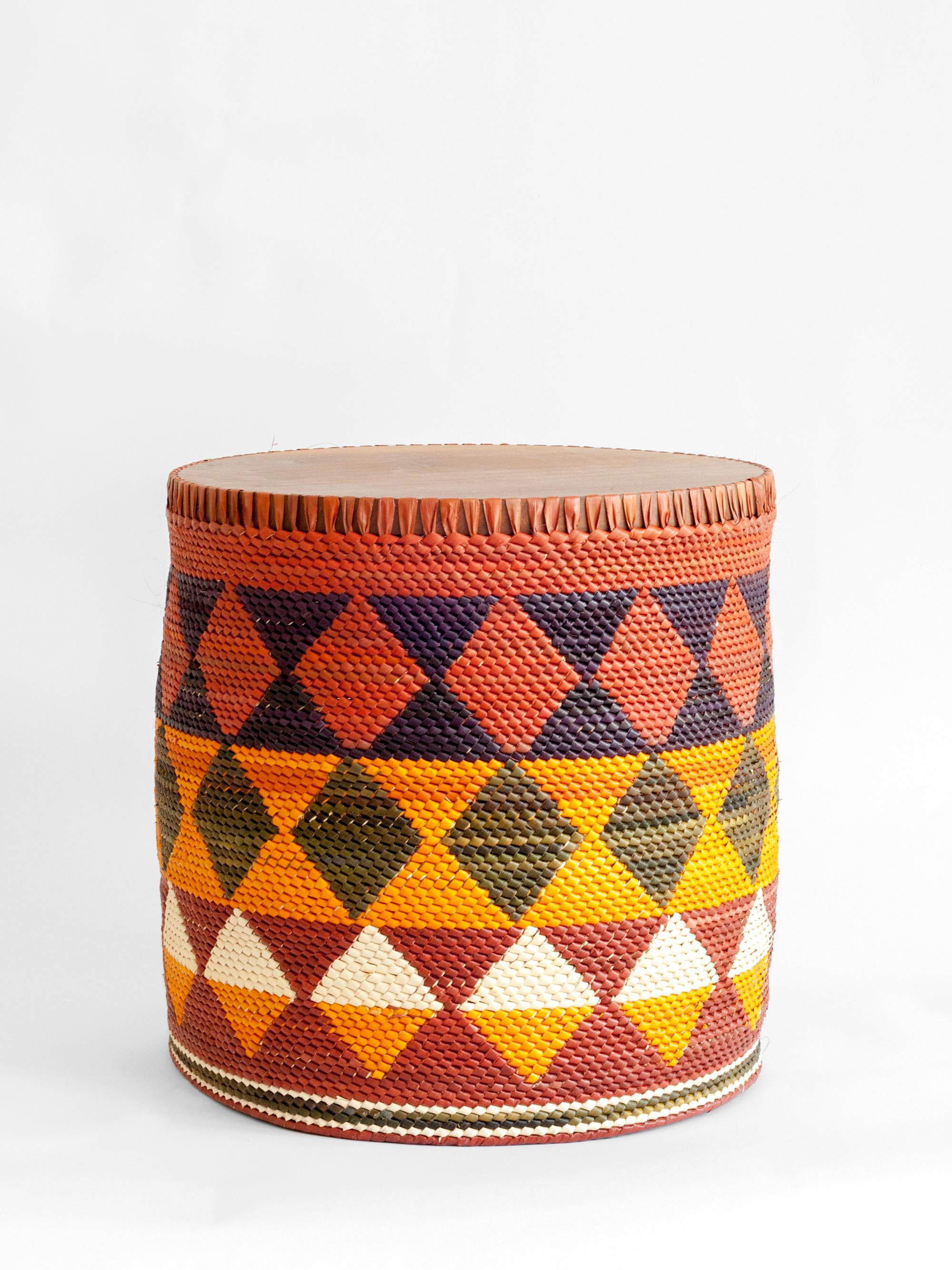 Palafitas Stool: handcrafted in Brazil with tucumã straw and solid wood In New Condition For Sale In Jundiaí, SP