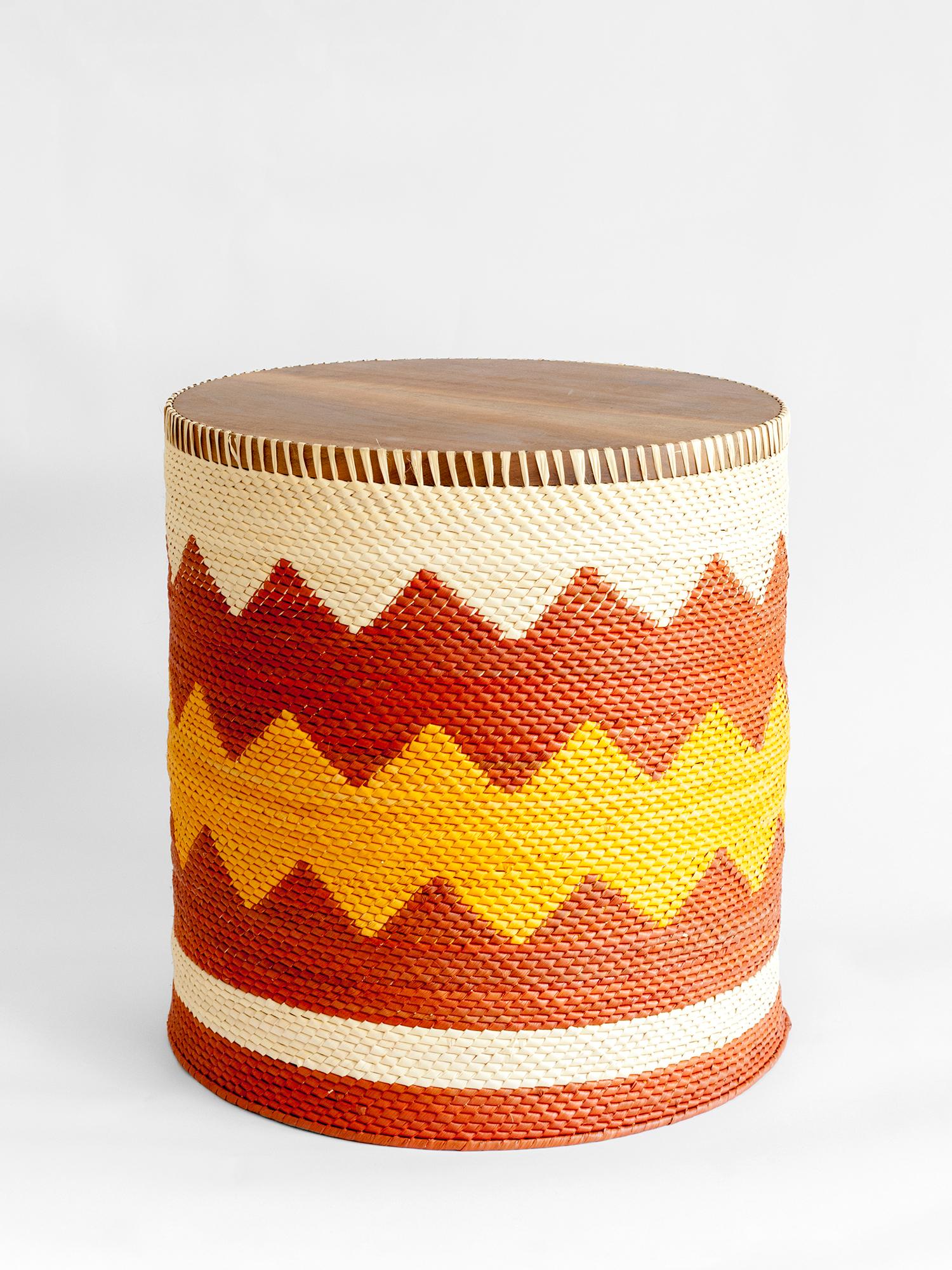 Brazilian Palafitas side table M: handcrafted in Brazil with tucumã straw and solid wood For Sale