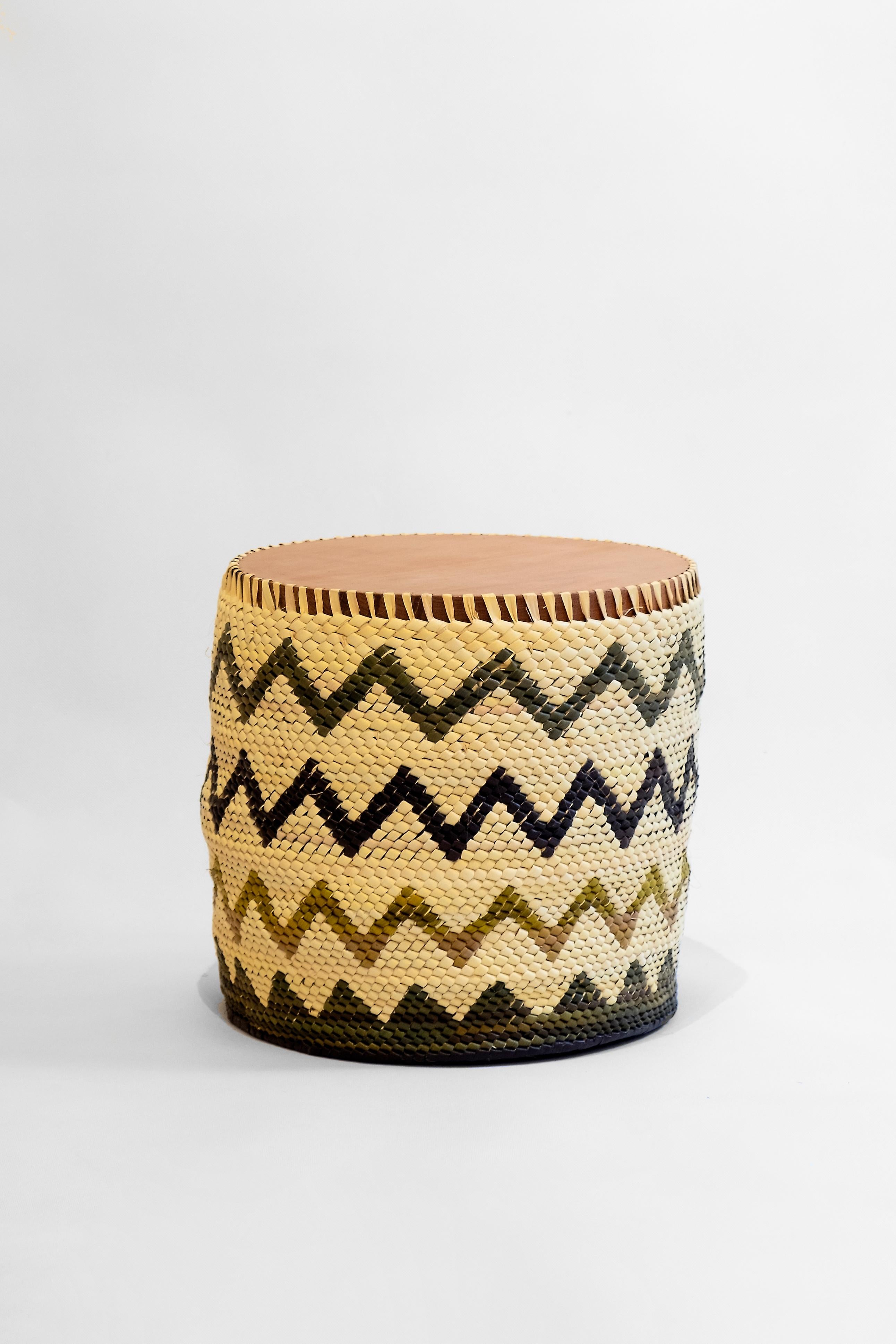 Contemporary Palafitas side table S: handcrafted in Brazil with tucumã straw and solid wood For Sale